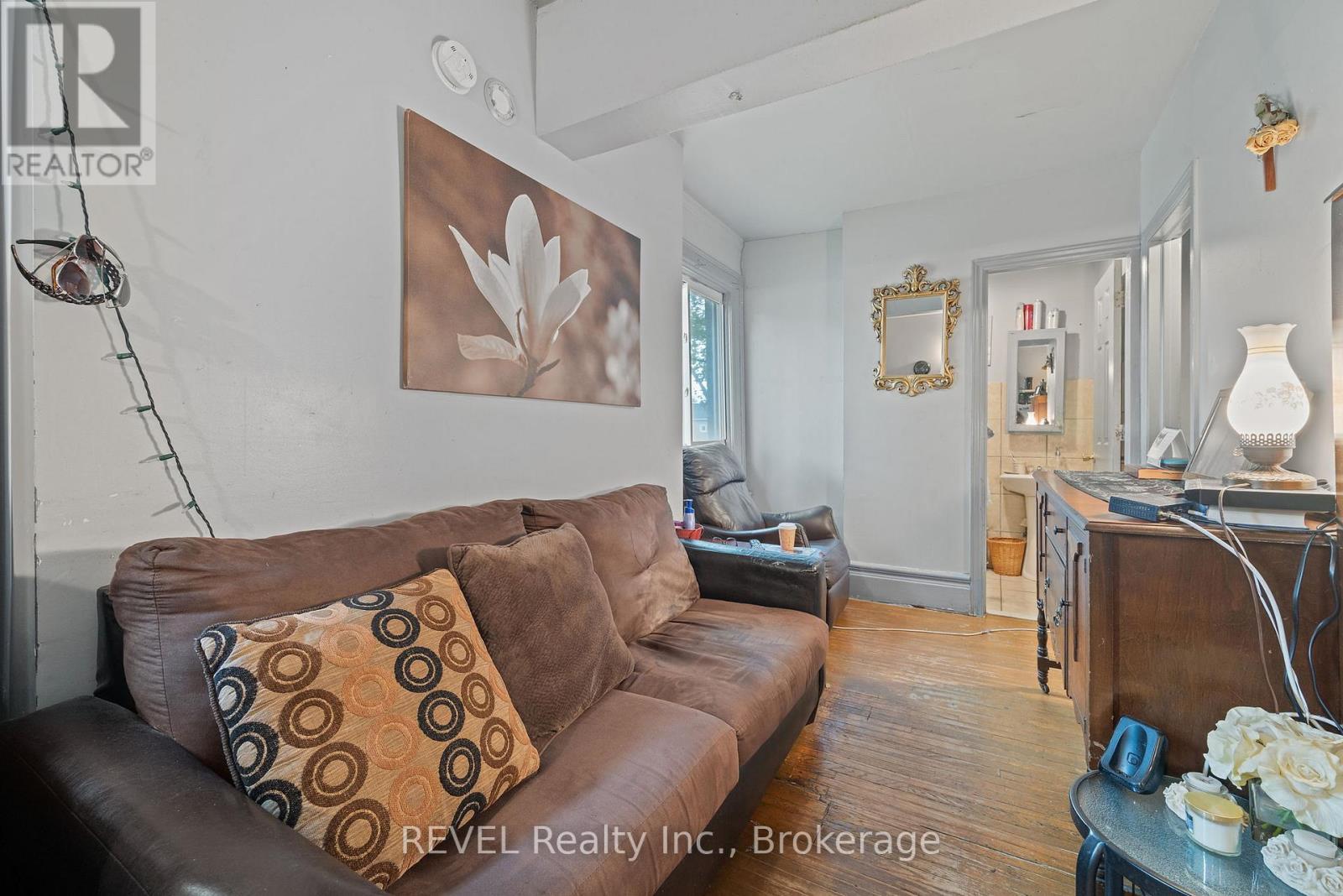 35 Catherine Street, St. Catharines, Ontario  L2R 5E8 - Photo 10 - X12551474