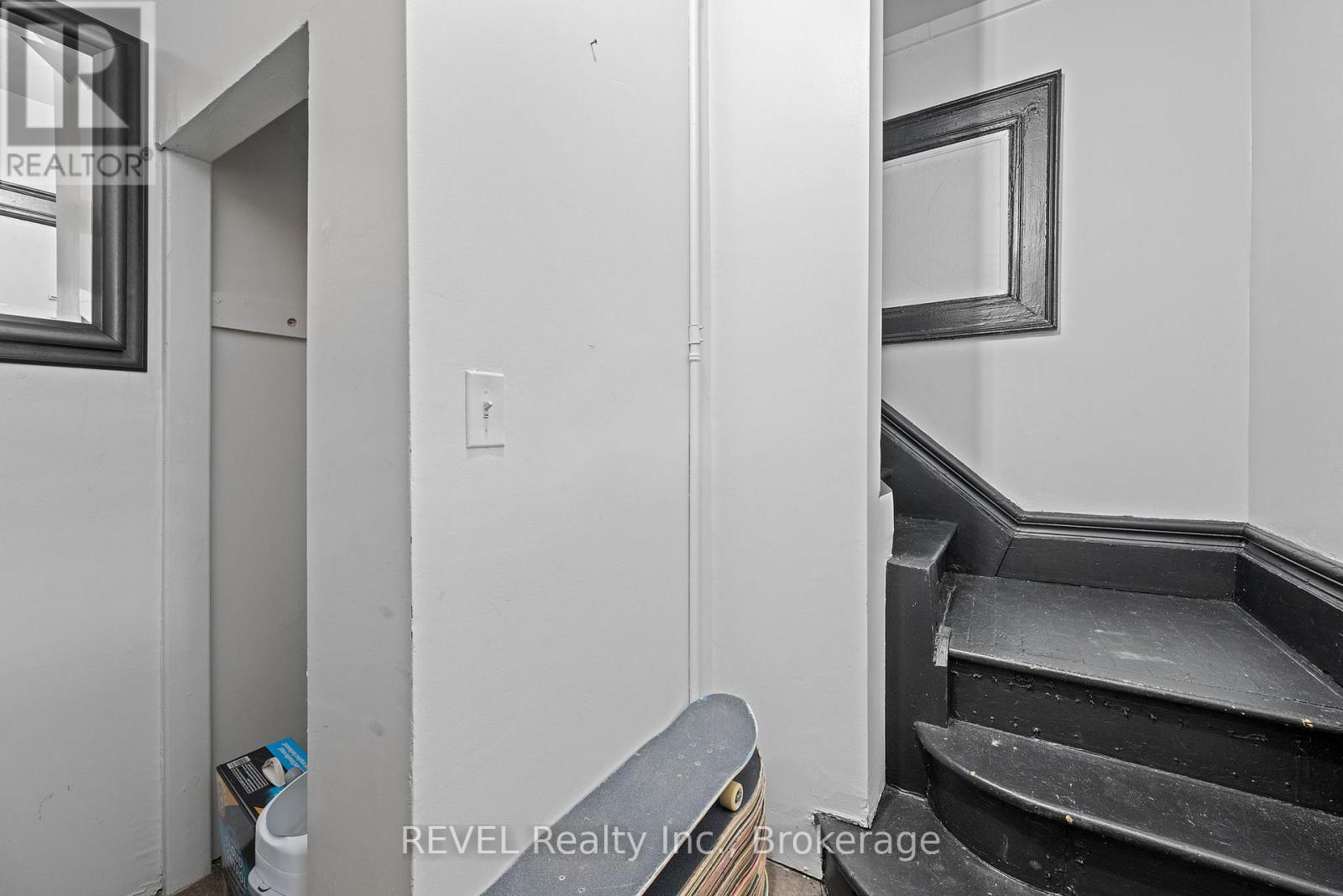 35 Catherine Street, St. Catharines, Ontario  L2R 5E8 - Photo 15 - X12551474