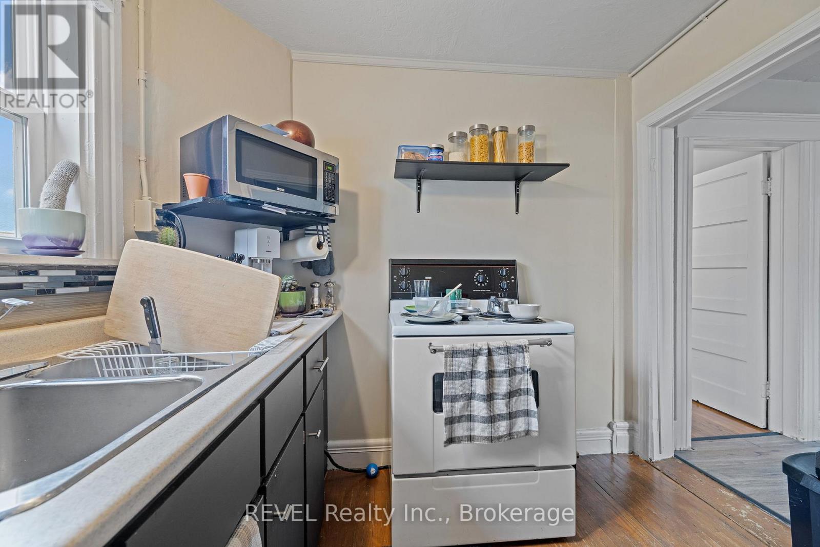 35 Catherine Street, St. Catharines, Ontario  L2R 5E8 - Photo 21 - X12551474