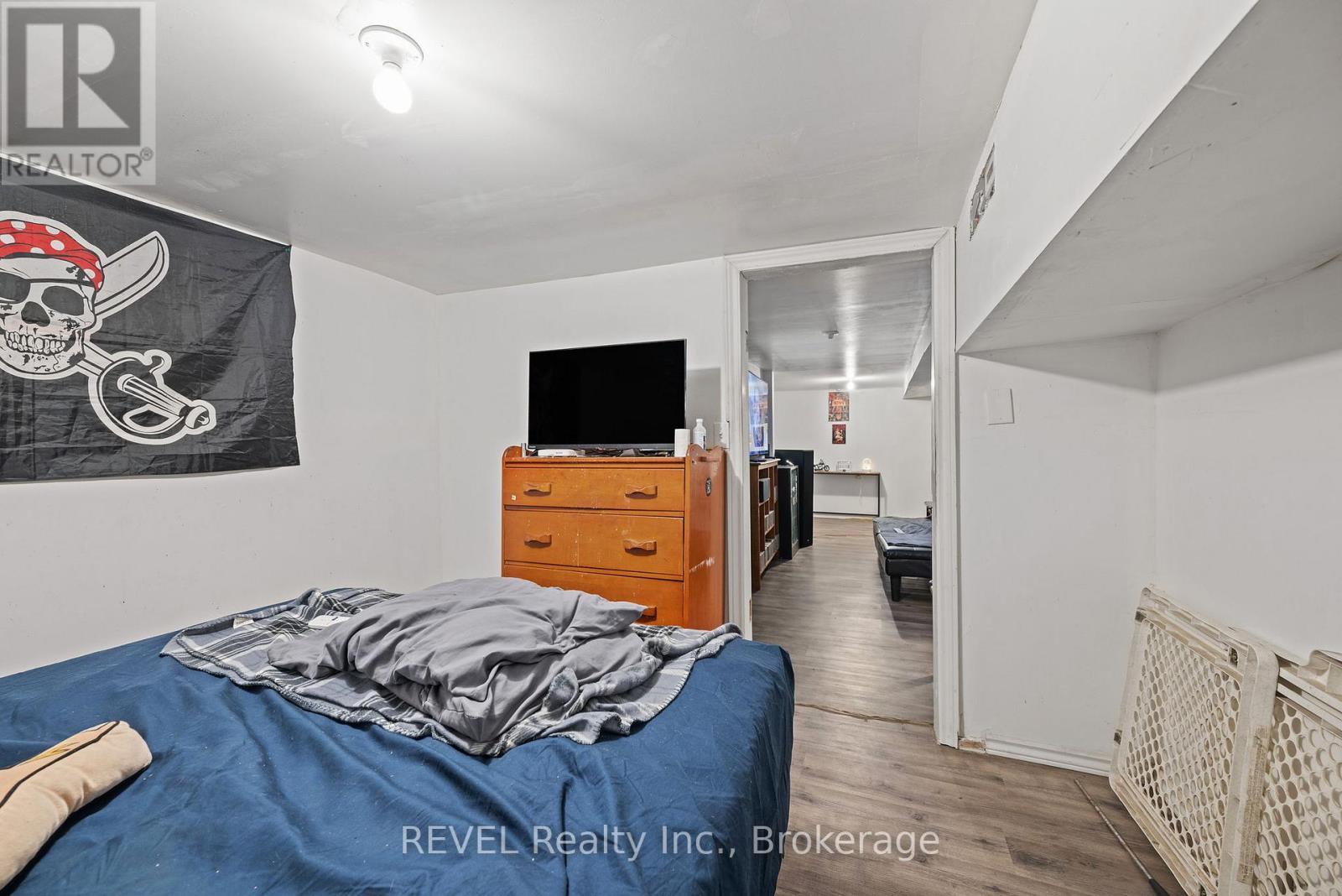 35 Catherine Street, St. Catharines, Ontario  L2R 5E8 - Photo 24 - X12551474