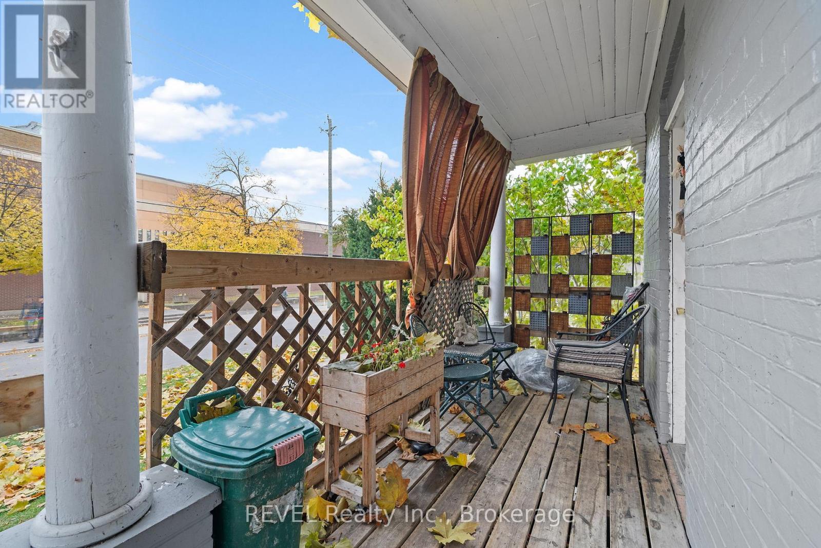 35 Catherine Street, St. Catharines, Ontario  L2R 5E8 - Photo 3 - X12551474