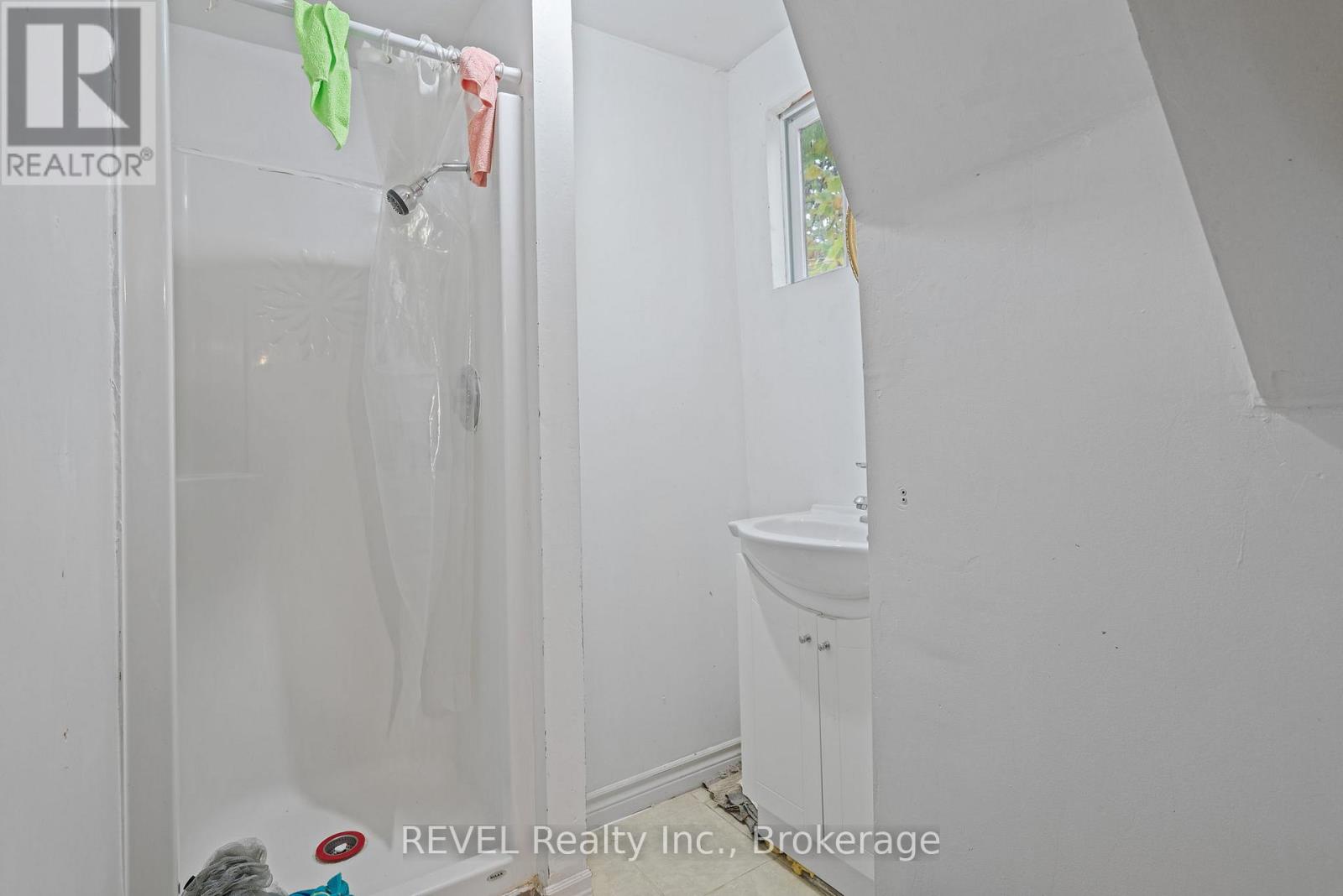 35 Catherine Street, St. Catharines, Ontario  L2R 5E8 - Photo 39 - X12551474