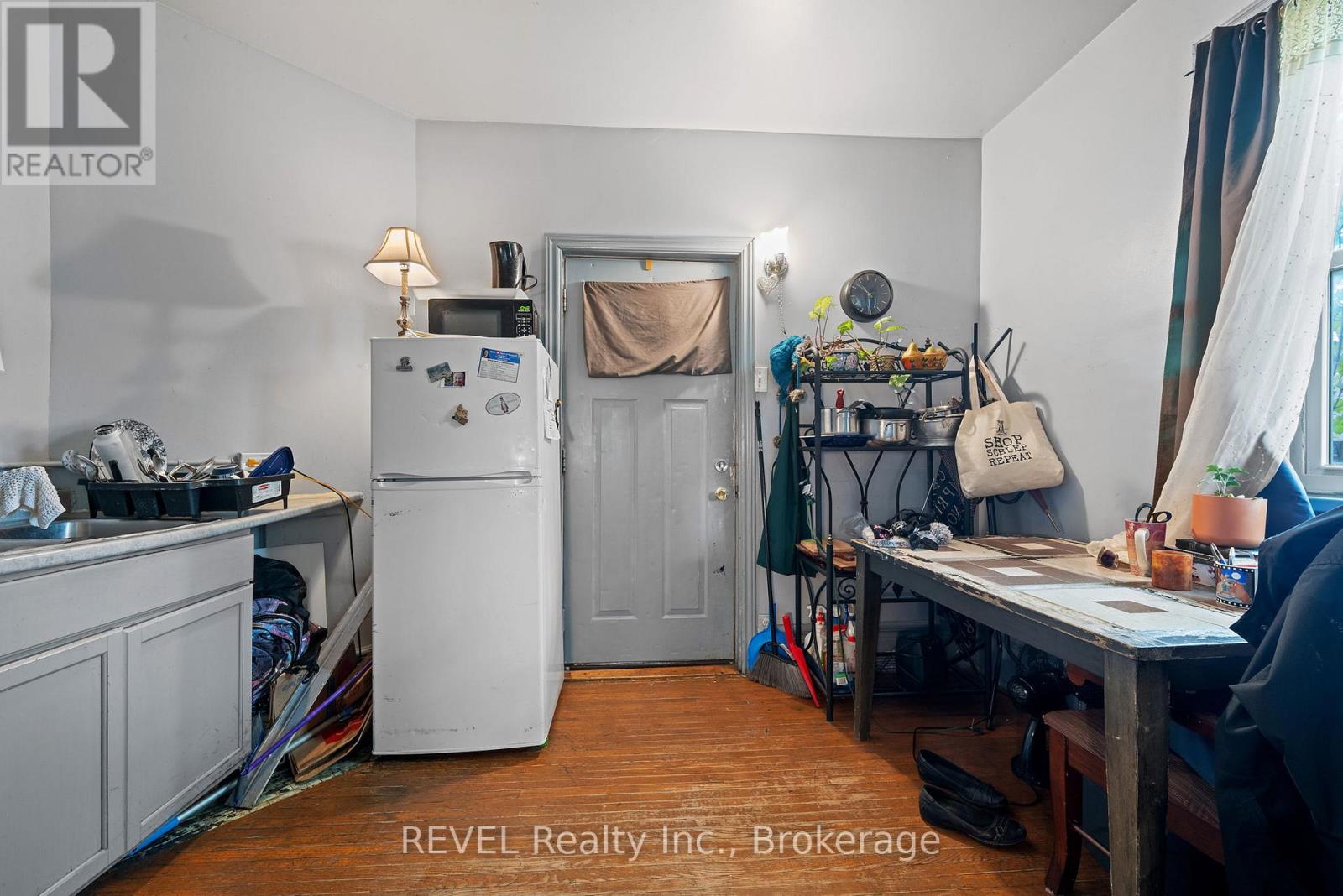 35 Catherine Street, St. Catharines, Ontario  L2R 5E8 - Photo 5 - X12551474