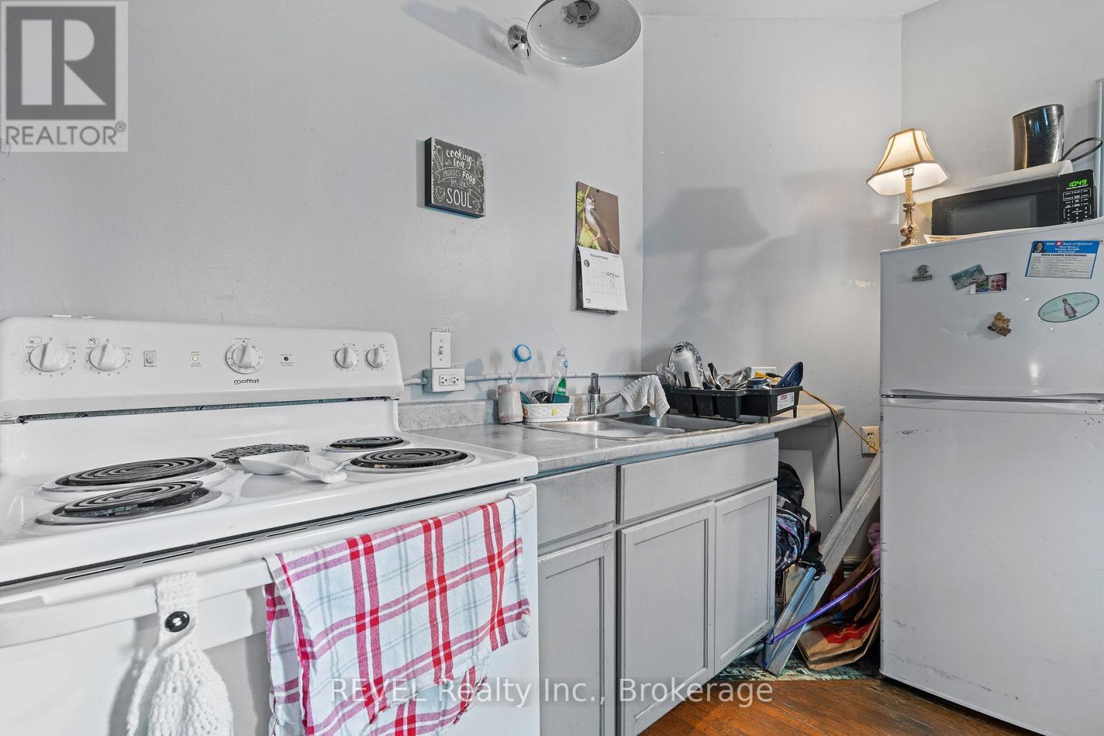 35 Catherine Street, St. Catharines, Ontario  L2R 5E8 - Photo 8 - X12551474