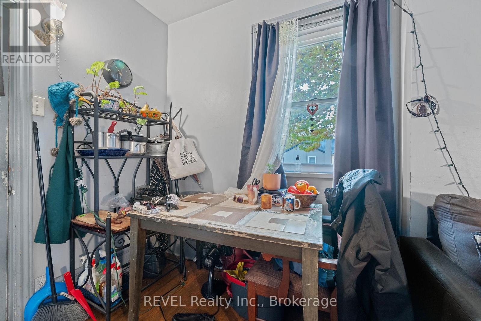 35 Catherine Street, St. Catharines, Ontario  L2R 5E8 - Photo 9 - X12551474