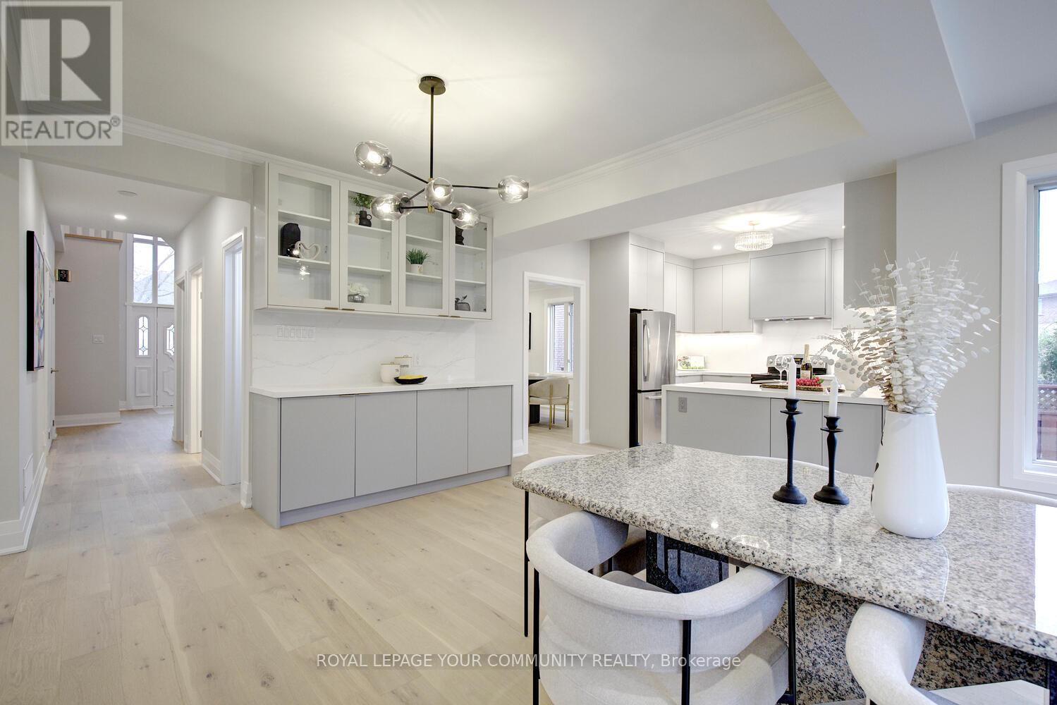 4128 Tapestry Trail, Mississauga, Ontario  L4W 4B7 - Photo 2 - W12551372