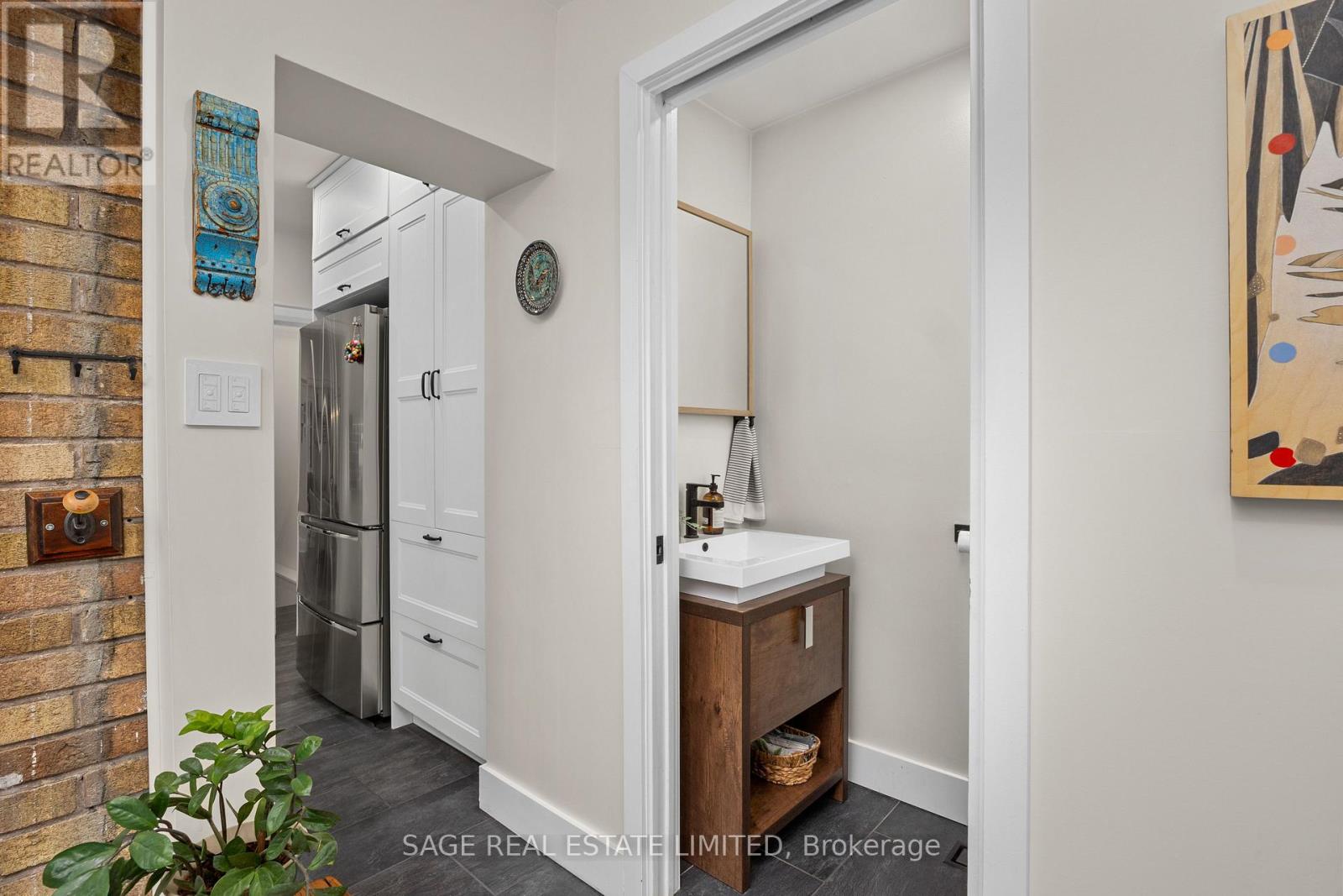 837 Windermere Avenue, Toronto, Ontario M6S 3M5 - Photo 12 - W12551398