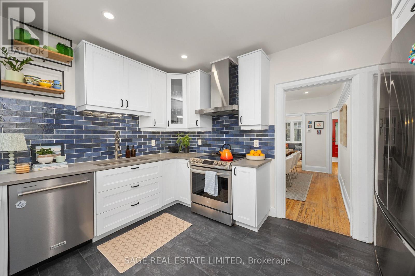 837 Windermere Avenue, Toronto, Ontario M6S 3M5 - Photo 14 - W12551398