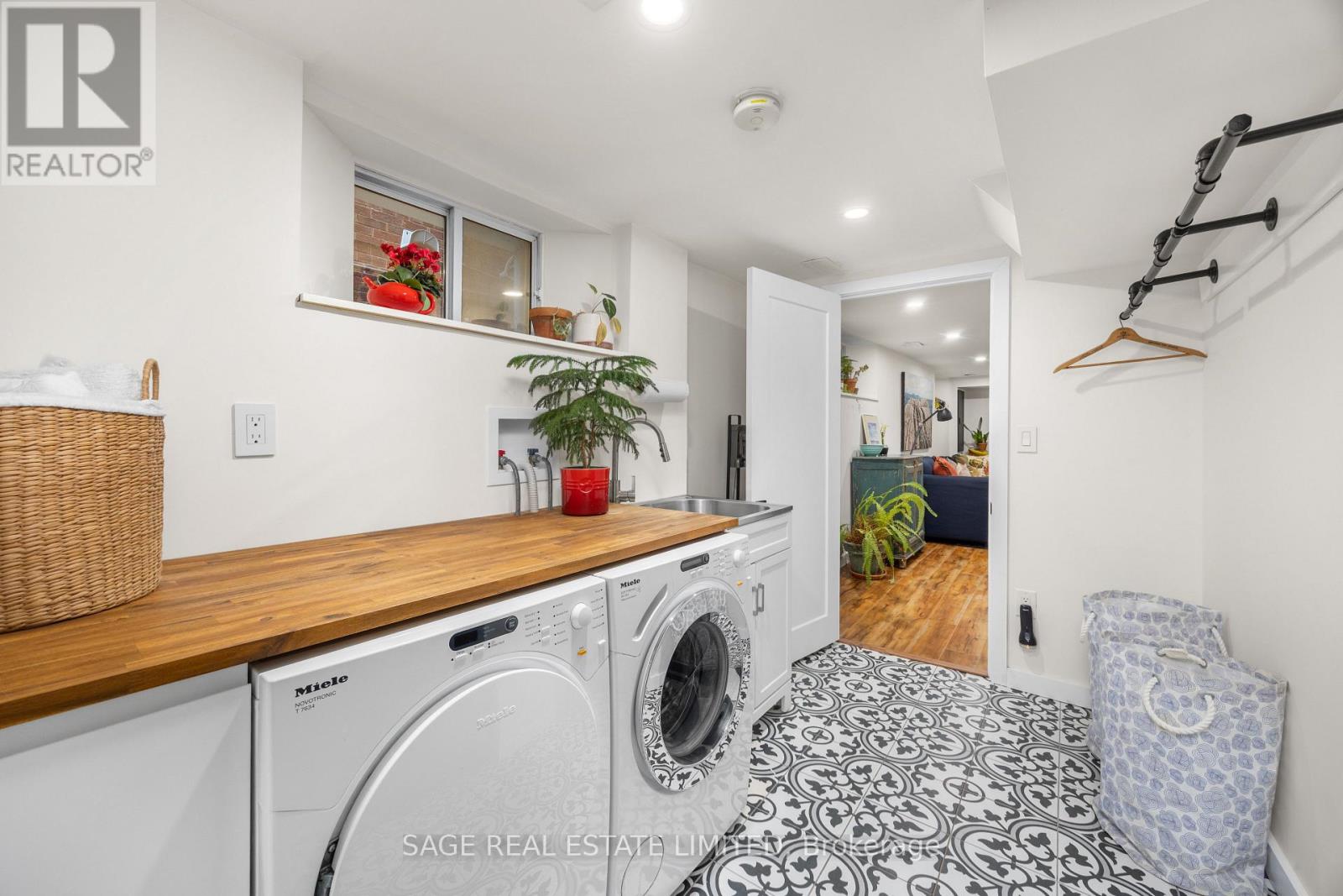 837 Windermere Avenue, Toronto, Ontario M6S 3M5 - Photo 17 - W12551398