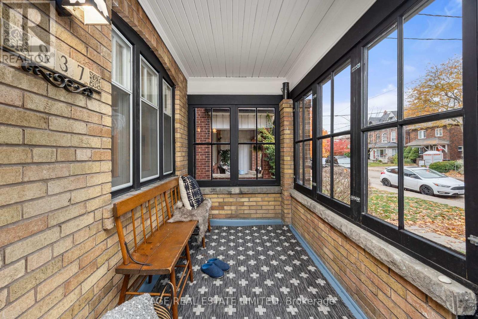 837 Windermere Avenue, Toronto, Ontario M6S 3M5 - Photo 2 - W12551398