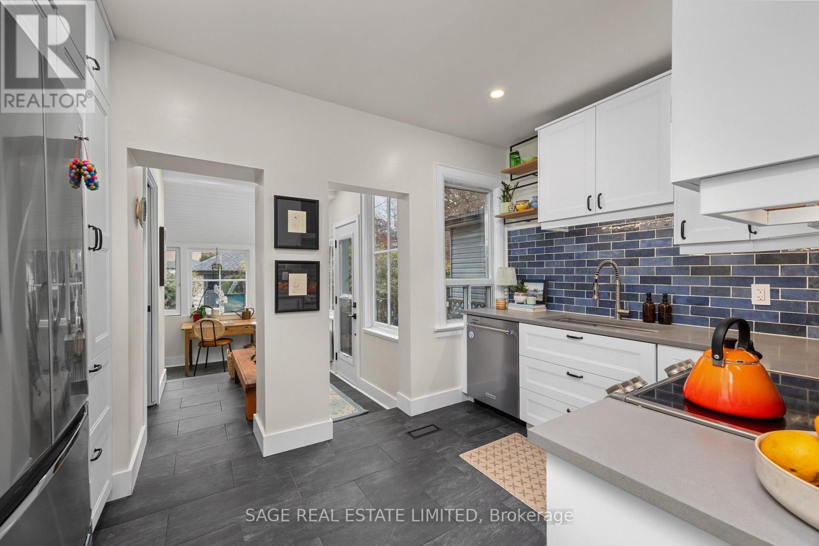 837 Windermere Avenue, Toronto, Ontario M6S 3M5 - Photo 8 - W12551398