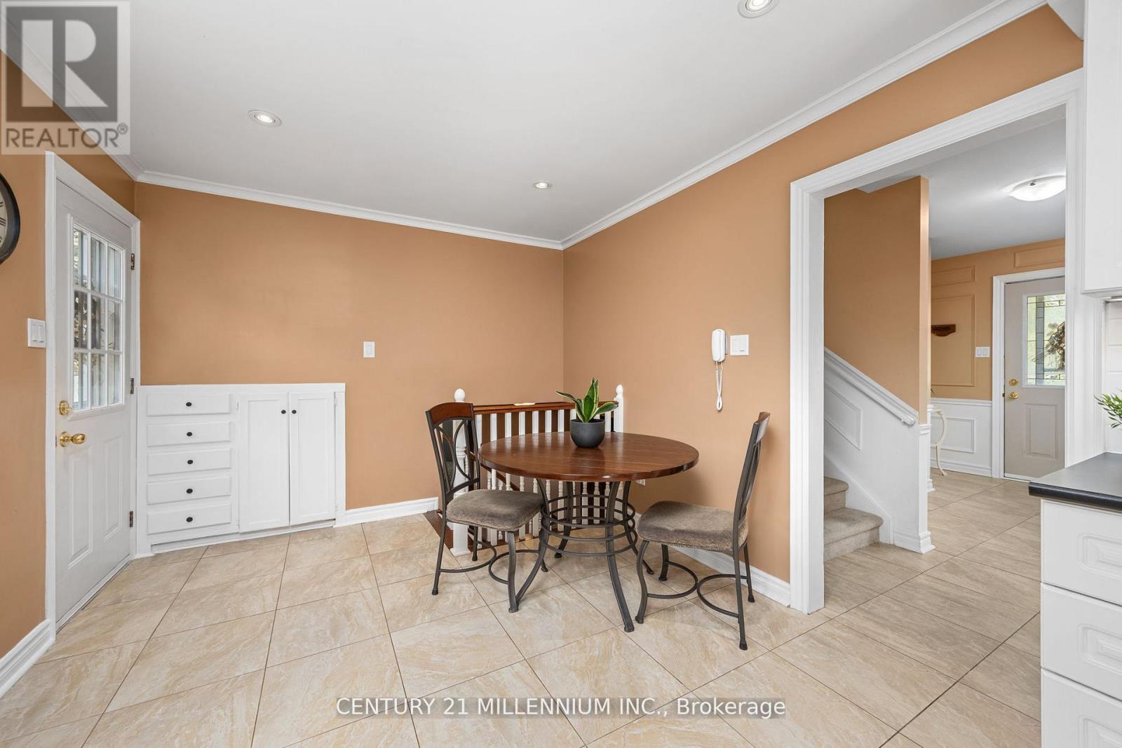 2 Pine Cliff Drive, Mississauga, Ontario  L5N 1E1 - Photo 15 - W12551410