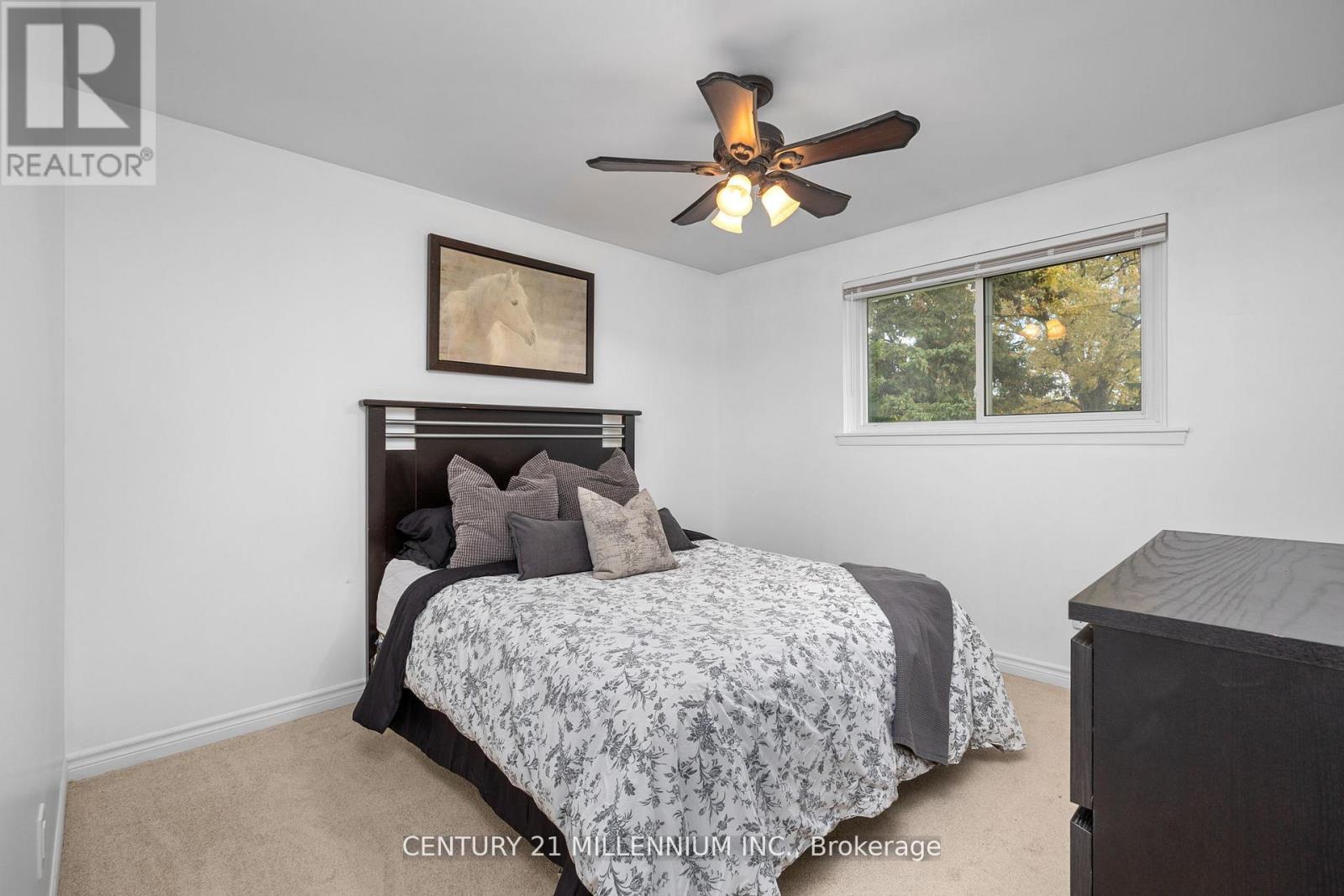 2 Pine Cliff Drive, Mississauga, Ontario  L5N 1E1 - Photo 17 - W12551410