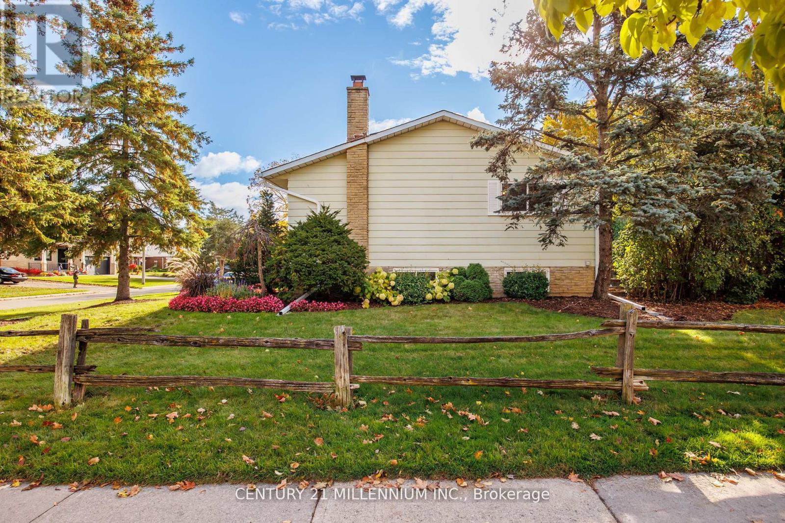 2 Pine Cliff Drive, Mississauga, Ontario  L5N 1E1 - Photo 26 - W12551410