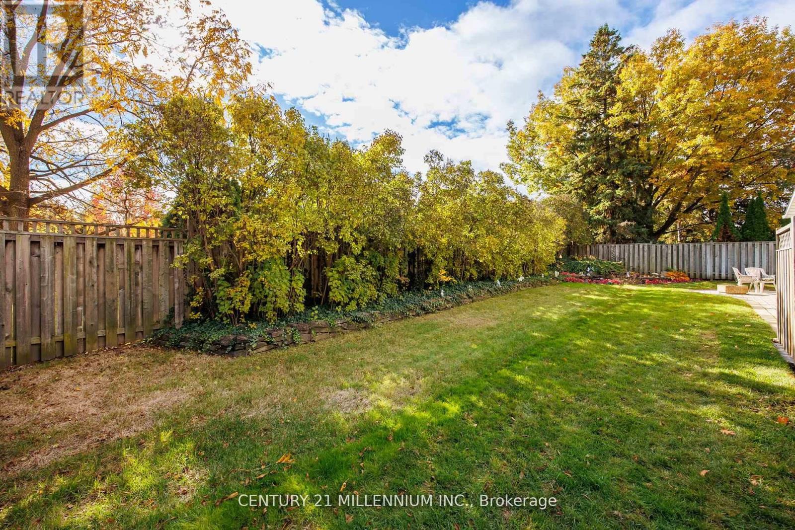 2 Pine Cliff Drive, Mississauga, Ontario  L5N 1E1 - Photo 27 - W12551410