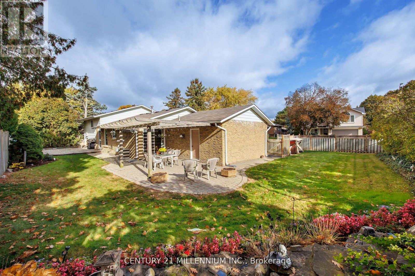 2 Pine Cliff Drive, Mississauga, Ontario  L5N 1E1 - Photo 31 - W12551410