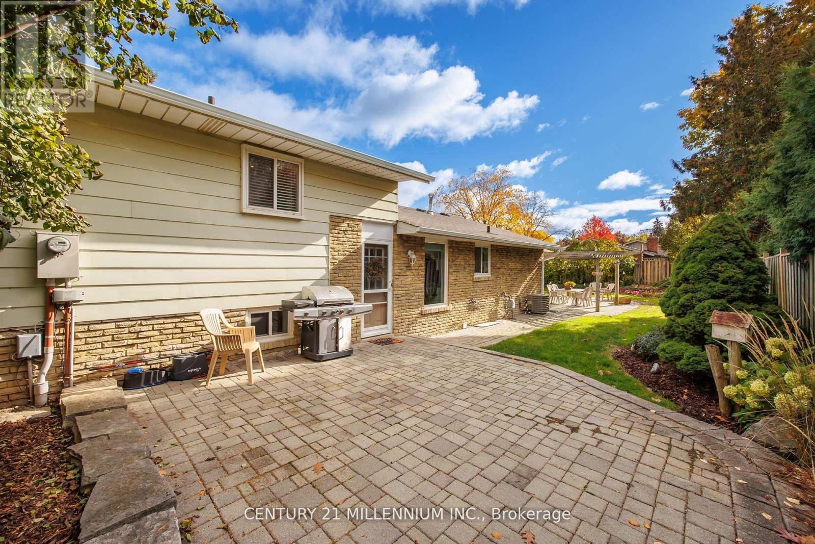 2 Pine Cliff Drive, Mississauga, Ontario  L5N 1E1 - Photo 32 - W12551410