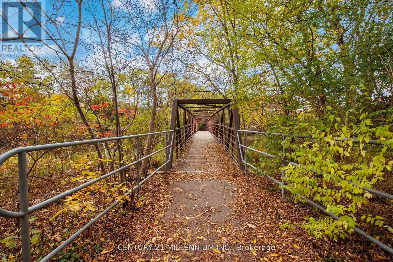 2 Pine Cliff Drive, Mississauga, Ontario  L5N 1E1 - Photo 35 - W12551410