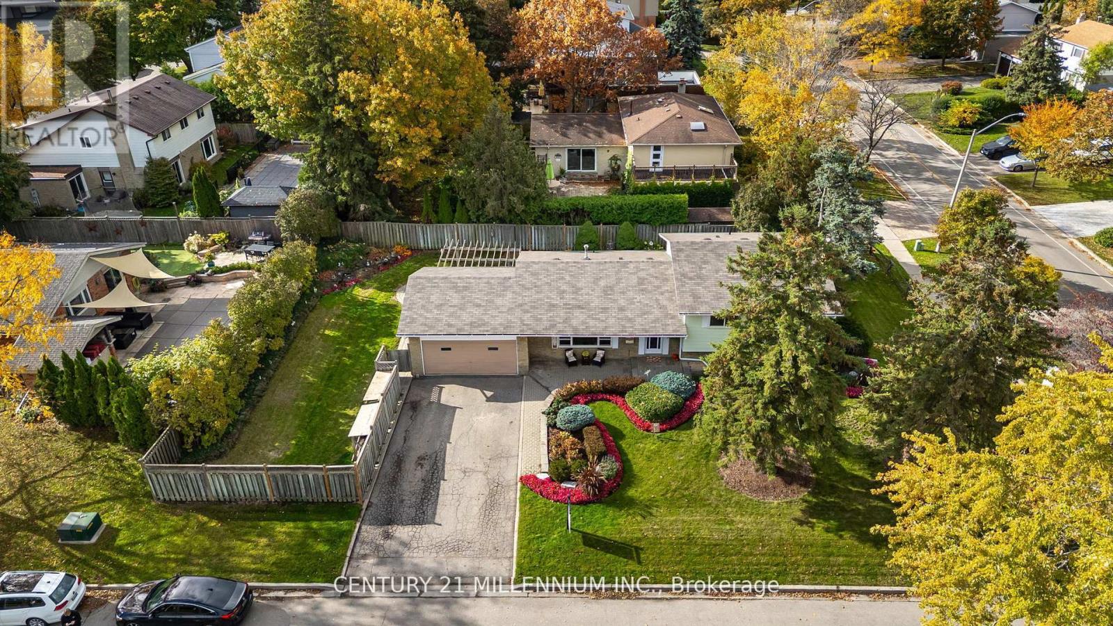 2 Pine Cliff Drive, Mississauga, Ontario  L5N 1E1 - Photo 38 - W12551410