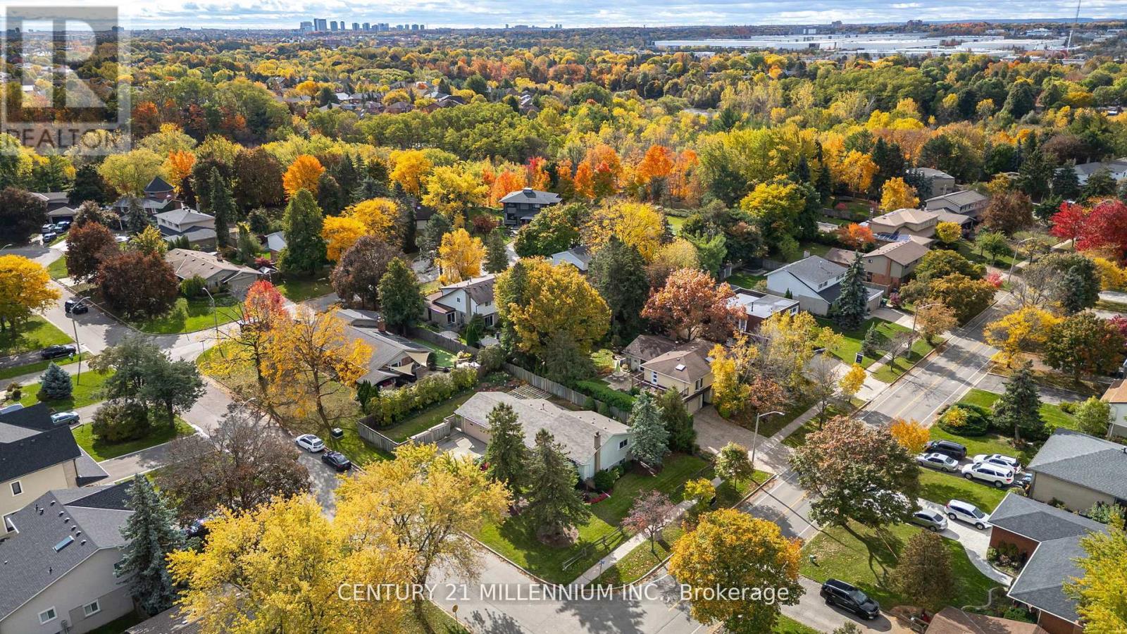 2 Pine Cliff Drive, Mississauga, Ontario  L5N 1E1 - Photo 39 - W12551410