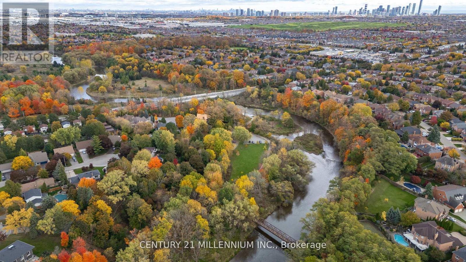 2 Pine Cliff Drive, Mississauga, Ontario  L5N 1E1 - Photo 43 - W12551410