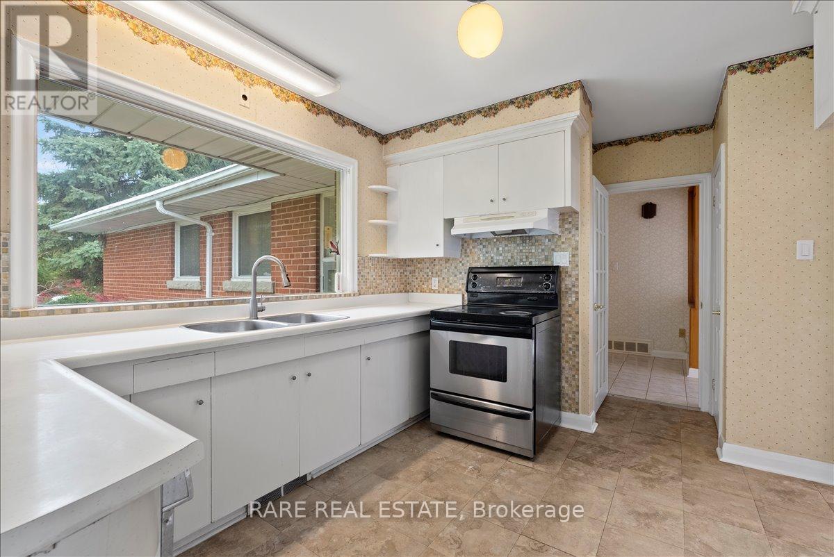 2 Aylesbury Road, Toronto, Ontario  M9A 2M4 - Photo 11 - W12551436