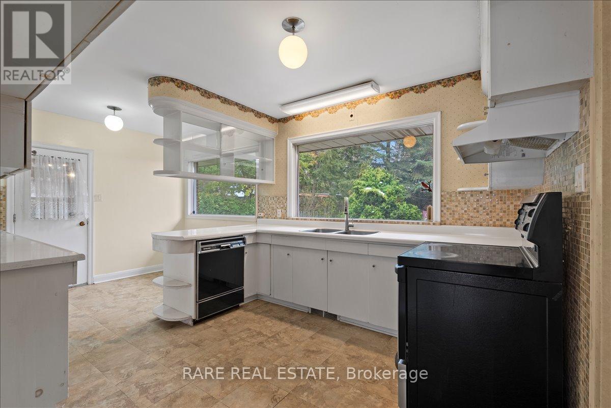 2 Aylesbury Road, Toronto, Ontario  M9A 2M4 - Photo 12 - W12551436