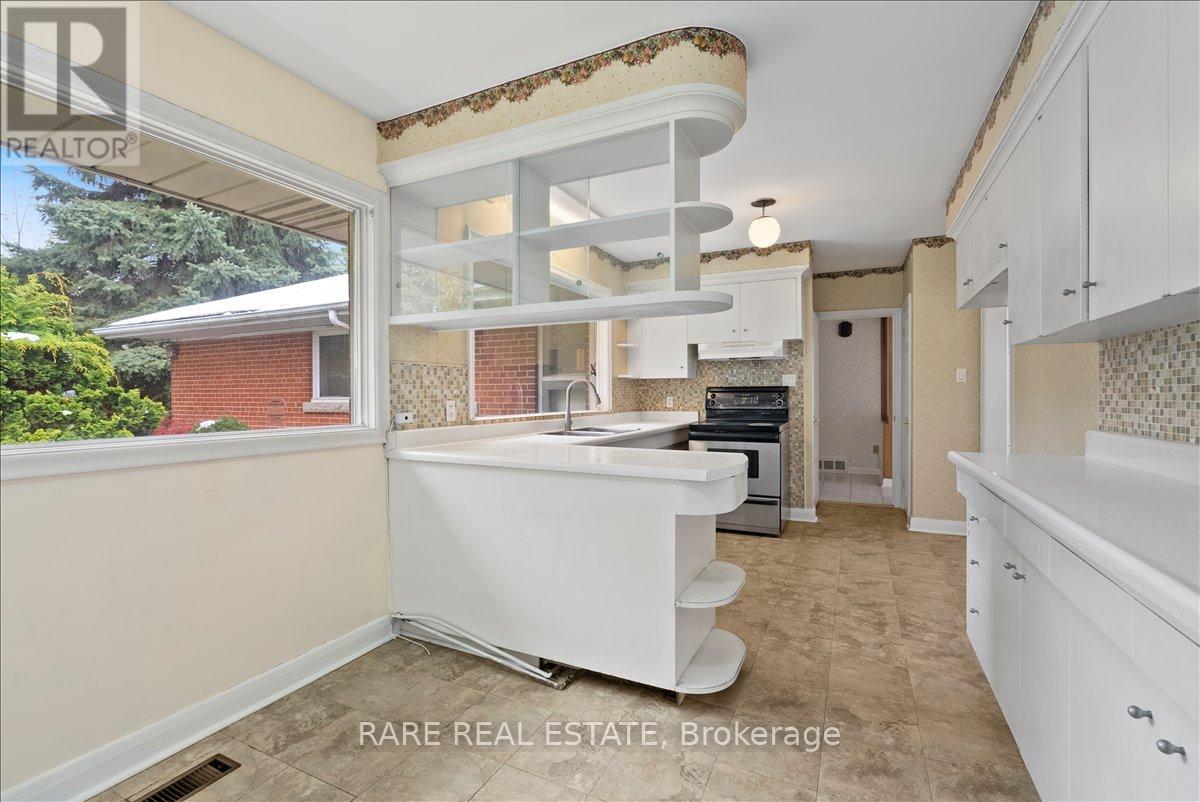 2 Aylesbury Road, Toronto, Ontario  M9A 2M4 - Photo 13 - W12551436