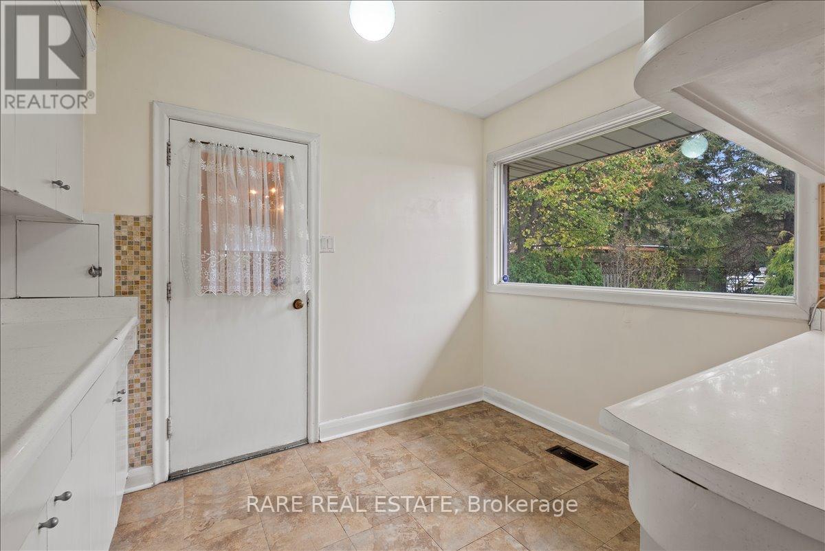 2 Aylesbury Road, Toronto, Ontario  M9A 2M4 - Photo 14 - W12551436