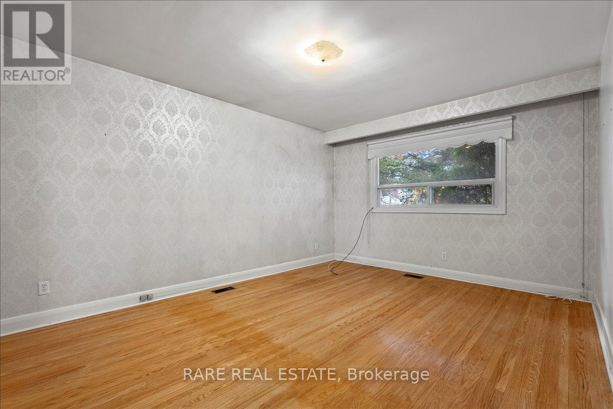 2 Aylesbury Road, Toronto, Ontario  M9A 2M4 - Photo 17 - W12551436