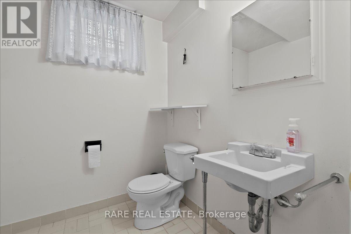 2 Aylesbury Road, Toronto, Ontario  M9A 2M4 - Photo 29 - W12551436