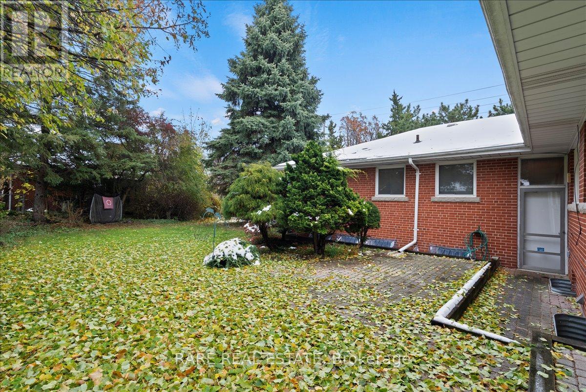 2 Aylesbury Road, Toronto, Ontario  M9A 2M4 - Photo 3 - W12551436