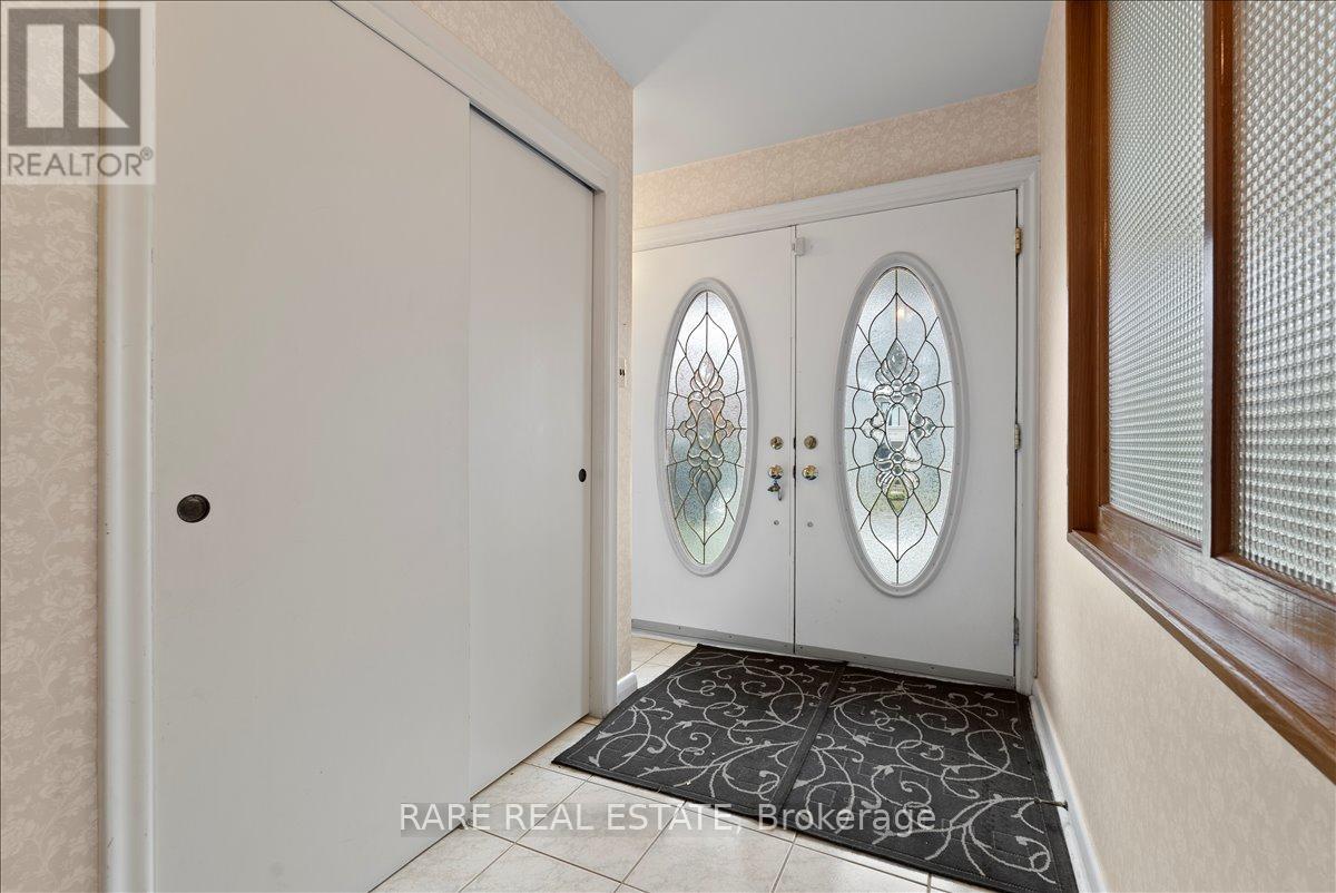 2 Aylesbury Road, Toronto, Ontario  M9A 2M4 - Photo 4 - W12551436