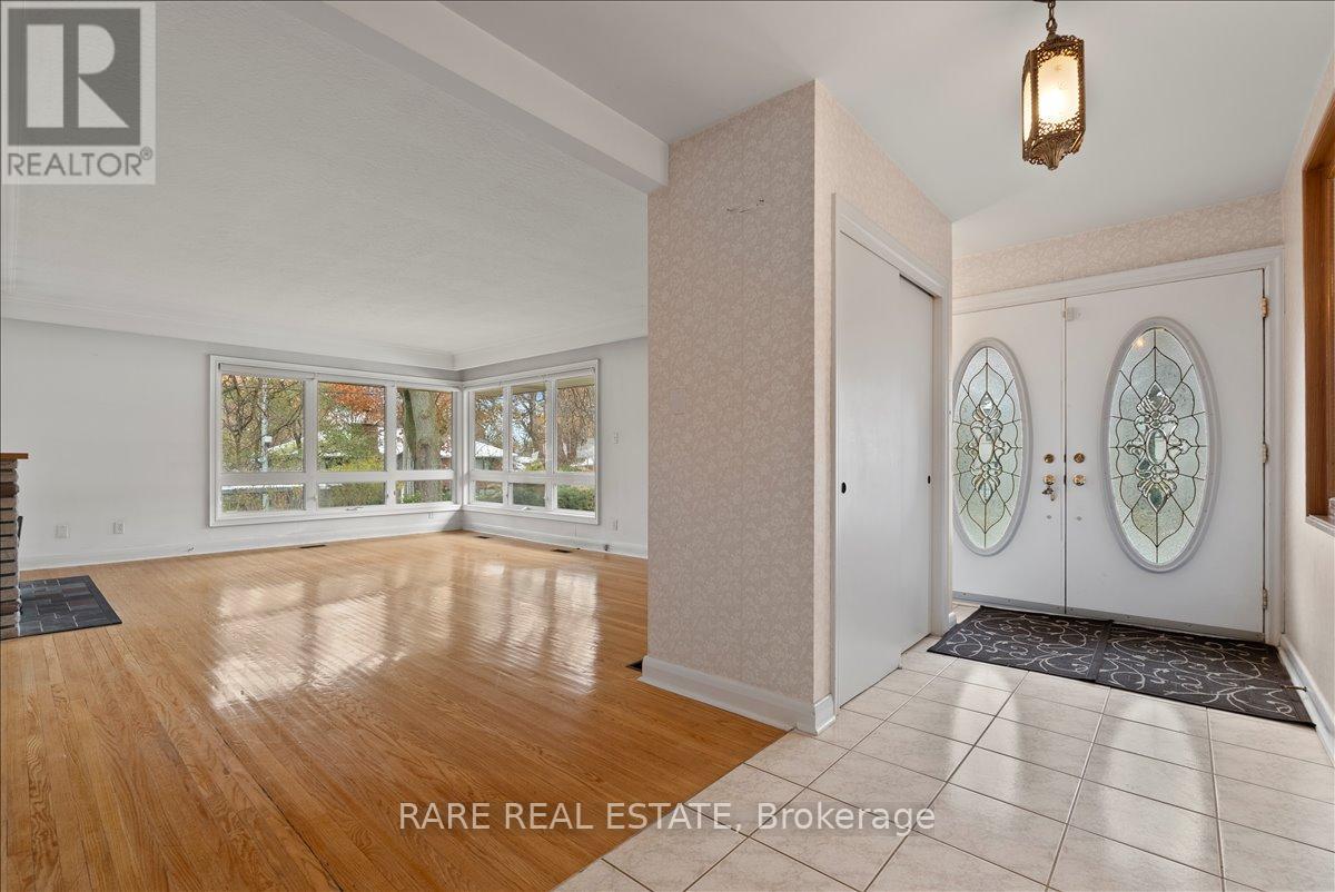 2 Aylesbury Road, Toronto, Ontario  M9A 2M4 - Photo 6 - W12551436