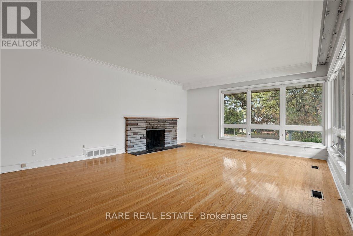 2 Aylesbury Road, Toronto, Ontario  M9A 2M4 - Photo 7 - W12551436