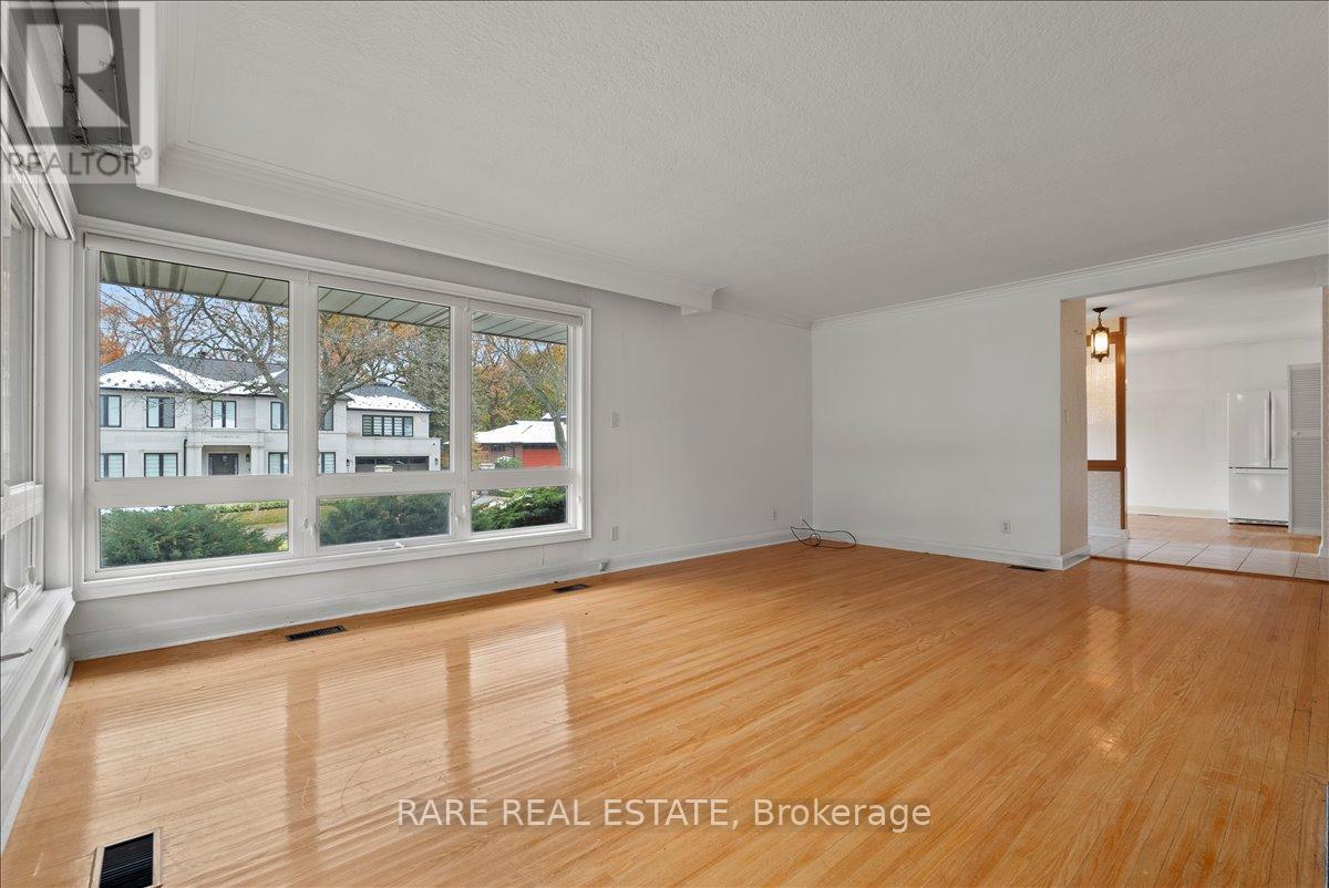 2 Aylesbury Road, Toronto, Ontario  M9A 2M4 - Photo 8 - W12551436