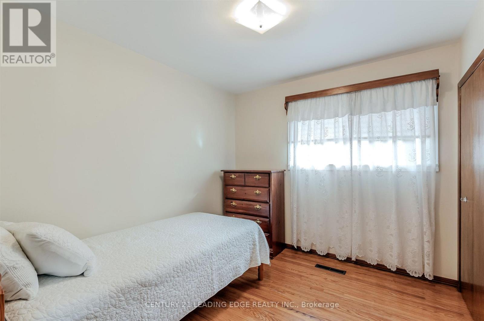 41 Stanley Court, Brampton, Ontario  L6Y 2B1 - Photo 14 - W12551446