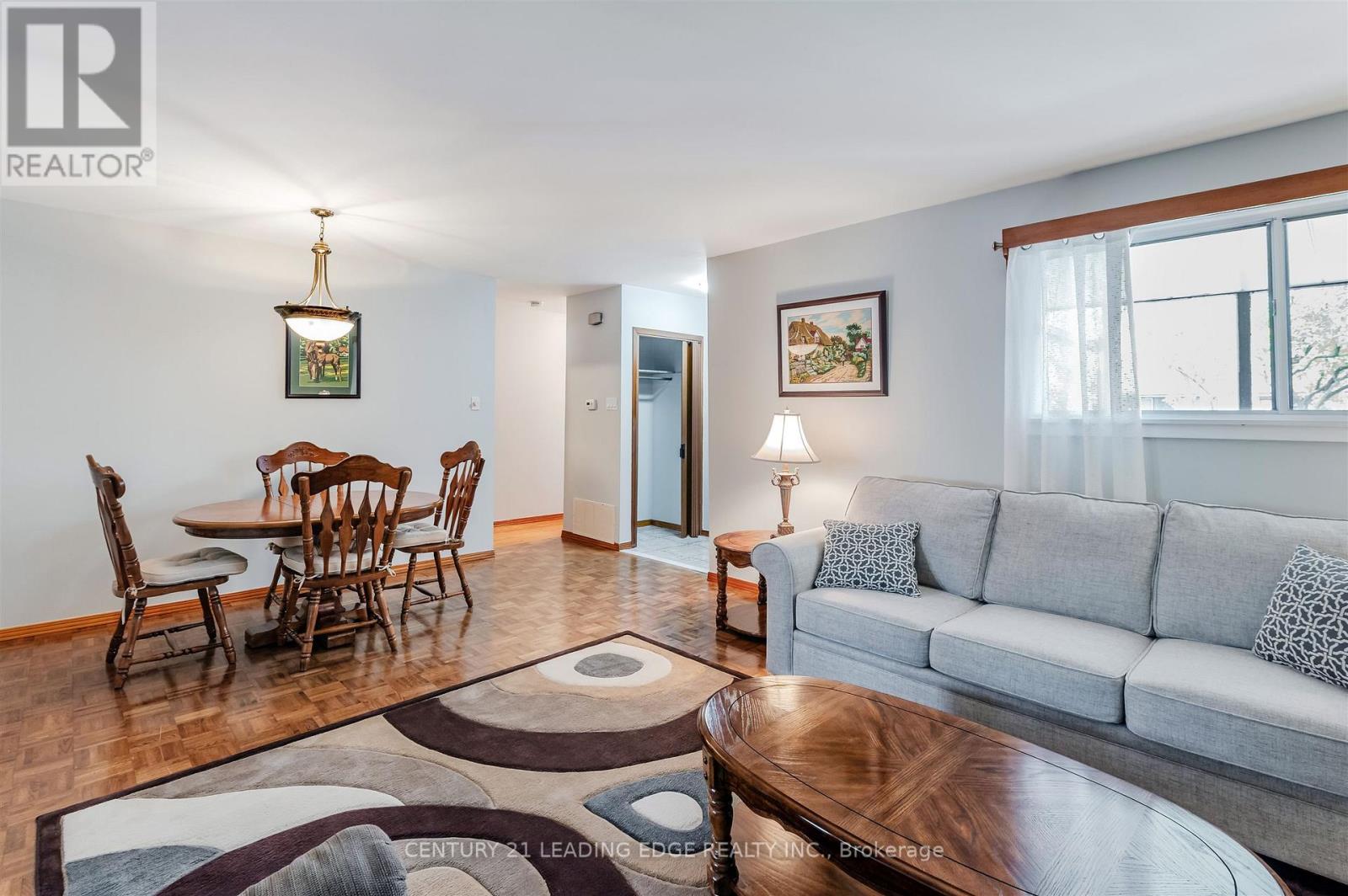 41 Stanley Court, Brampton, Ontario  L6Y 2B1 - Photo 5 - W12551446