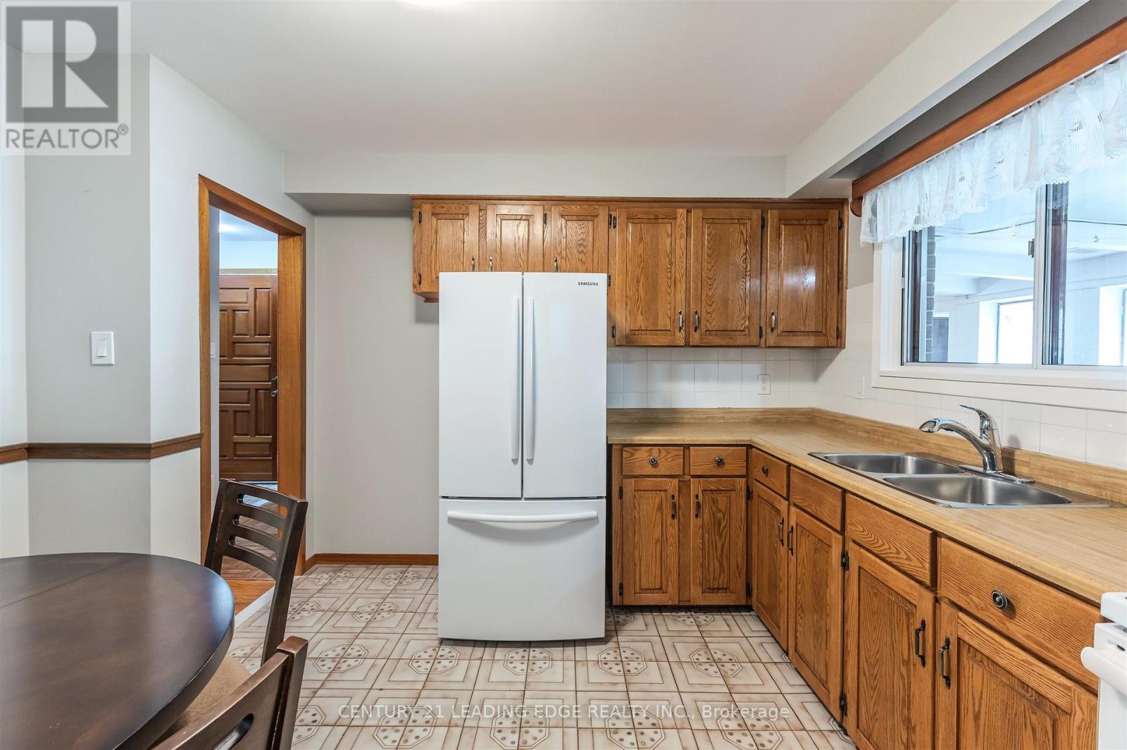 41 Stanley Court, Brampton, Ontario  L6Y 2B1 - Photo 8 - W12551446