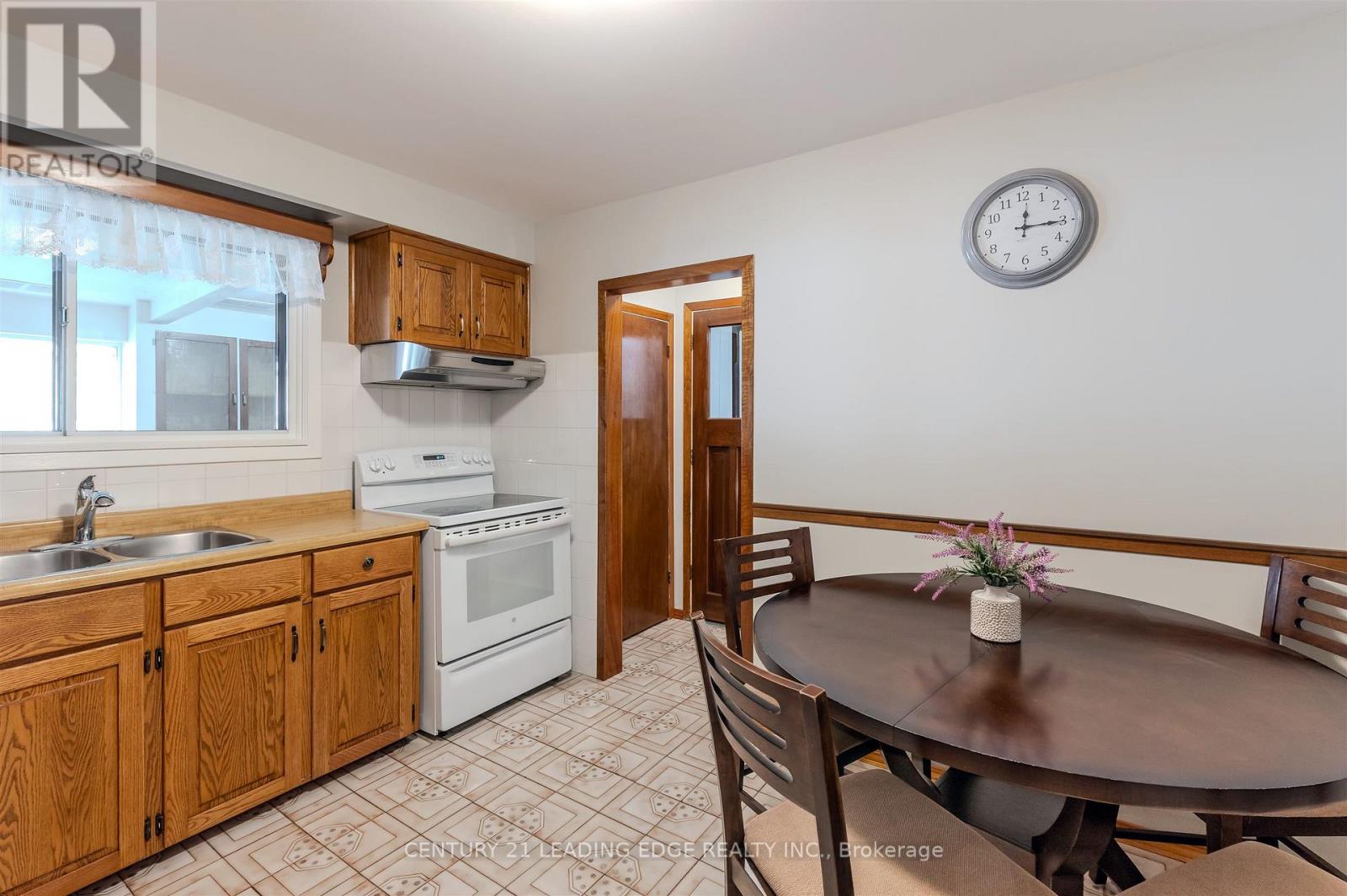 41 Stanley Court, Brampton, Ontario  L6Y 2B1 - Photo 9 - W12551446