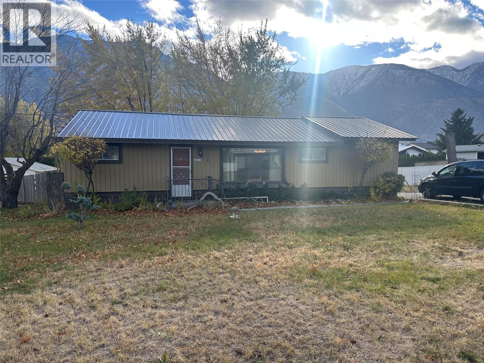 725 2nd Avenue, Keremeos, British Columbia
