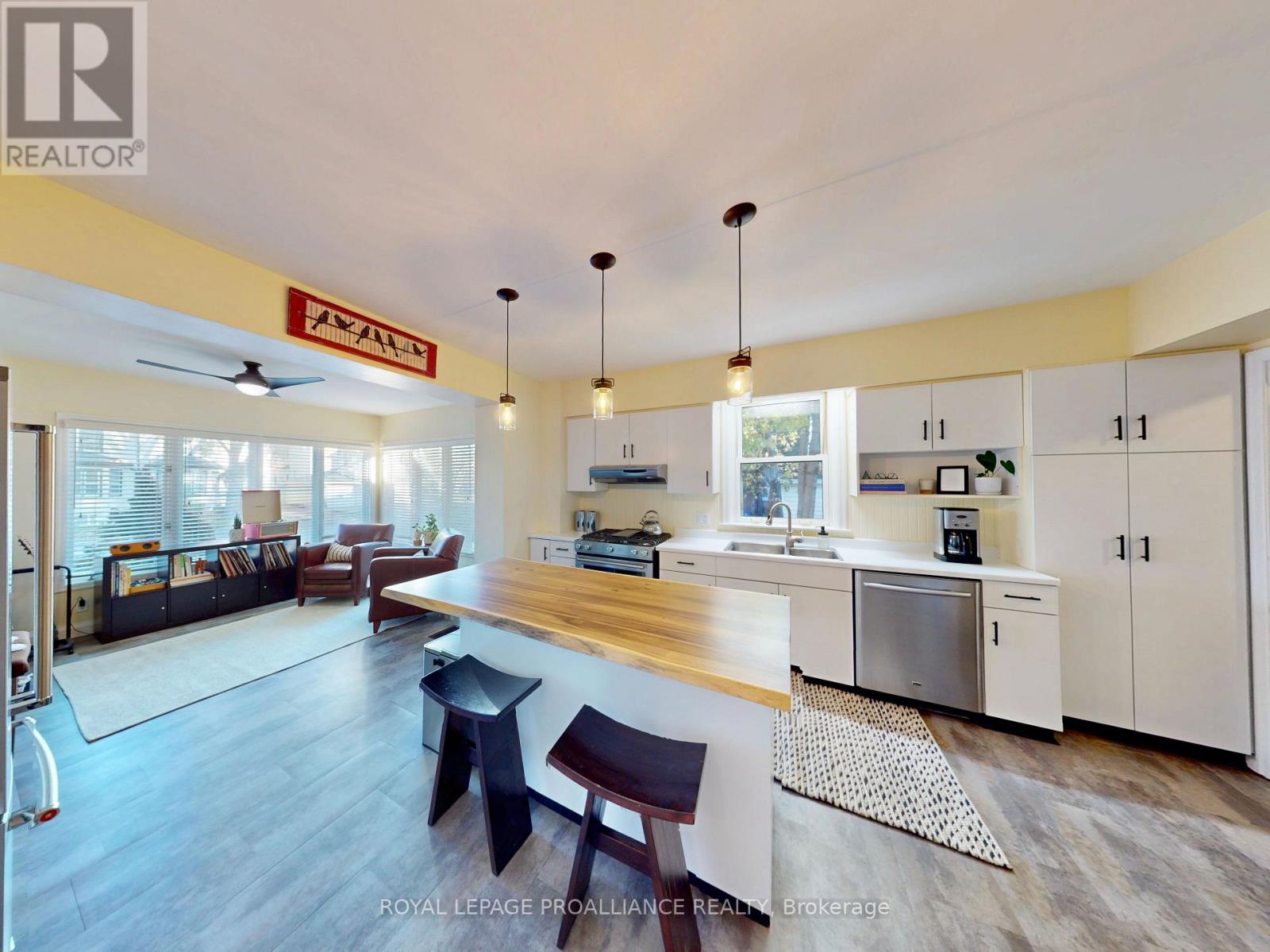 212 Foster Avenue, Belleville, Ontario K8N 3R2 - Photo 10 - X12551546