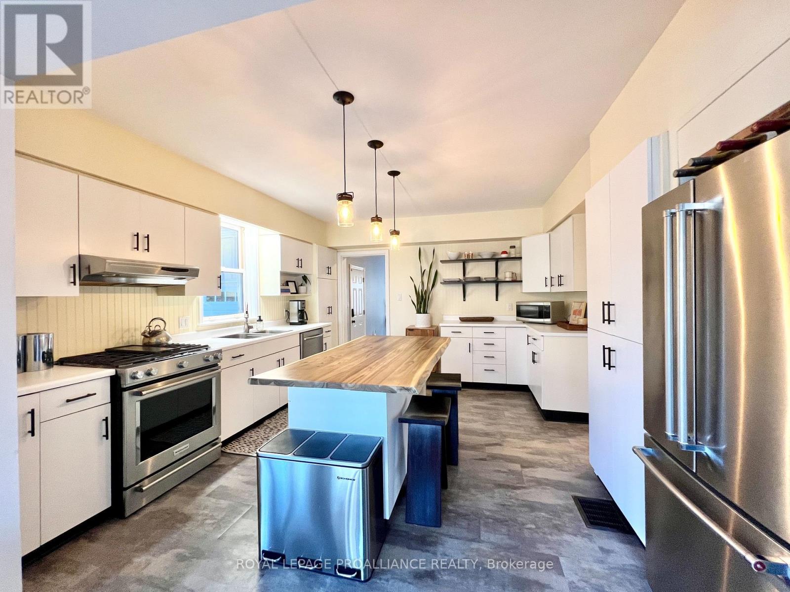 212 Foster Avenue, Belleville, Ontario K8N 3R2 - Photo 11 - X12551546