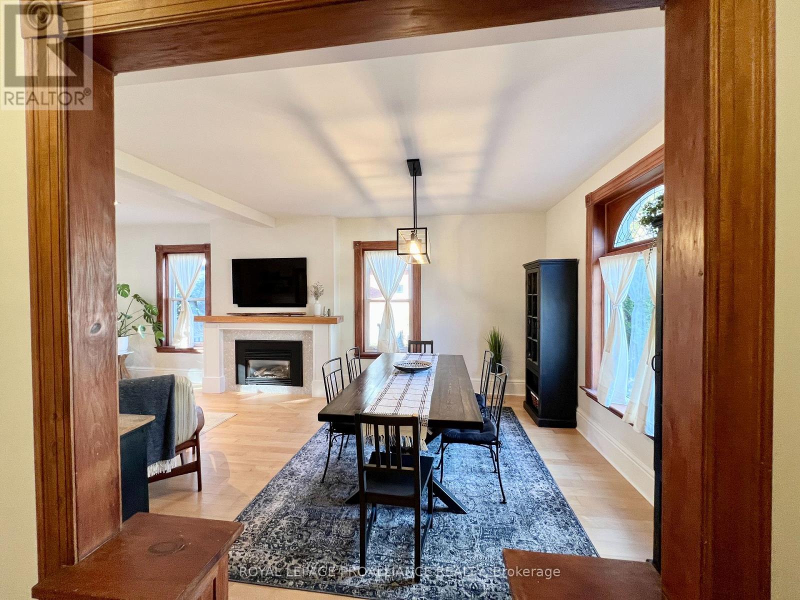 212 Foster Avenue, Belleville, Ontario K8N 3R2 - Photo 3 - X12551546