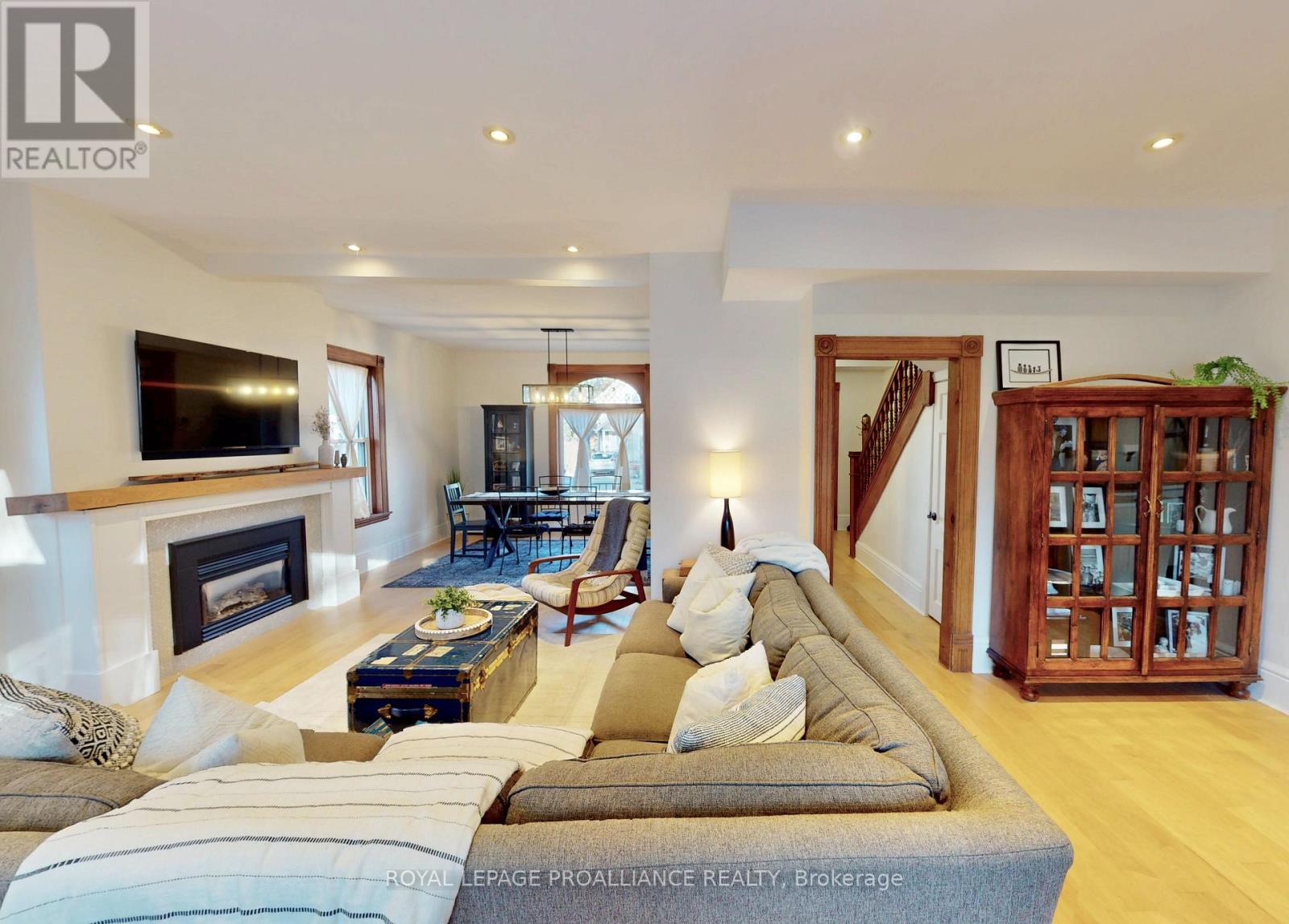 212 Foster Avenue, Belleville, Ontario K8N 3R2 - Photo 6 - X12551546