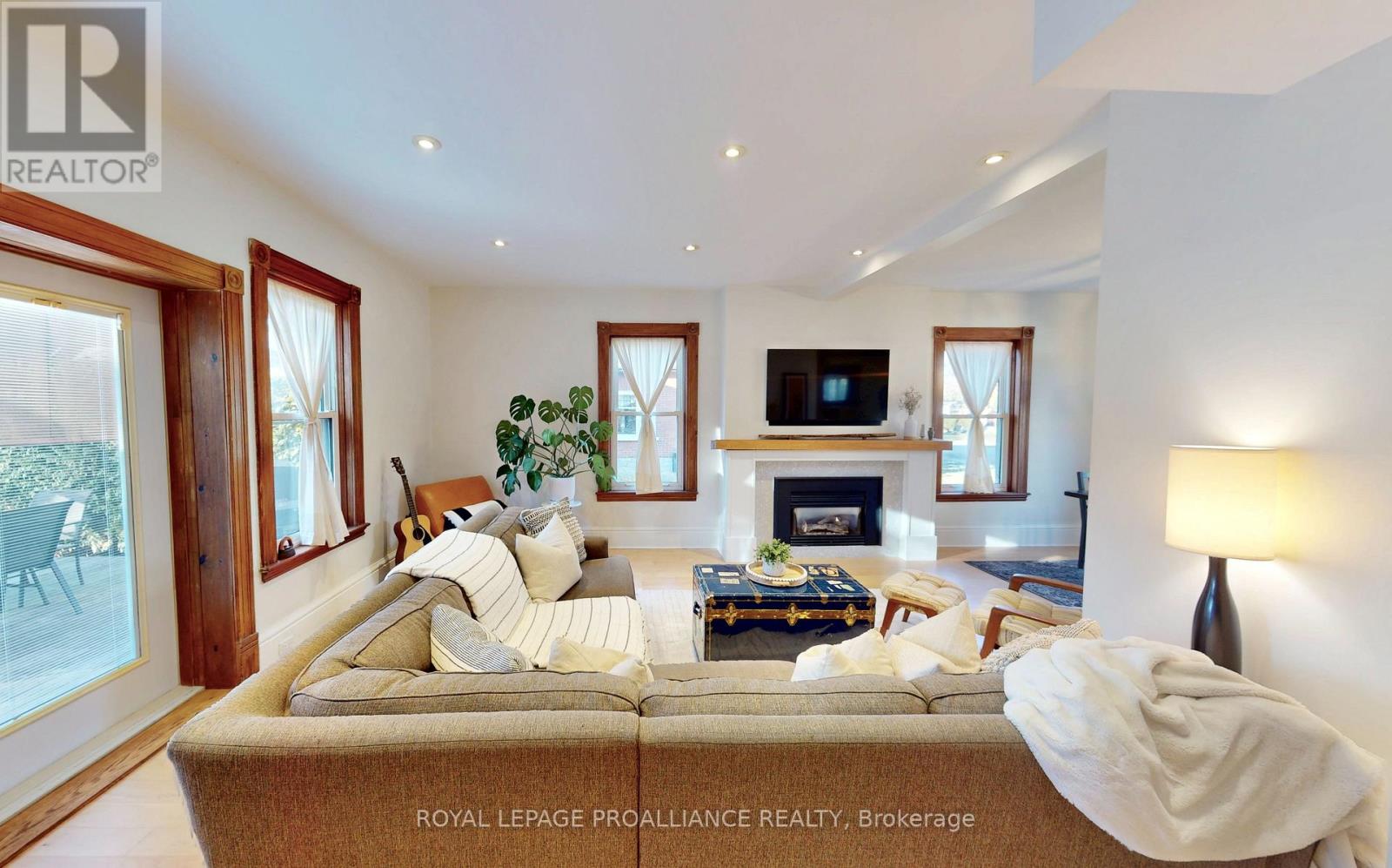 212 Foster Avenue, Belleville, Ontario K8N 3R2 - Photo 7 - X12551546