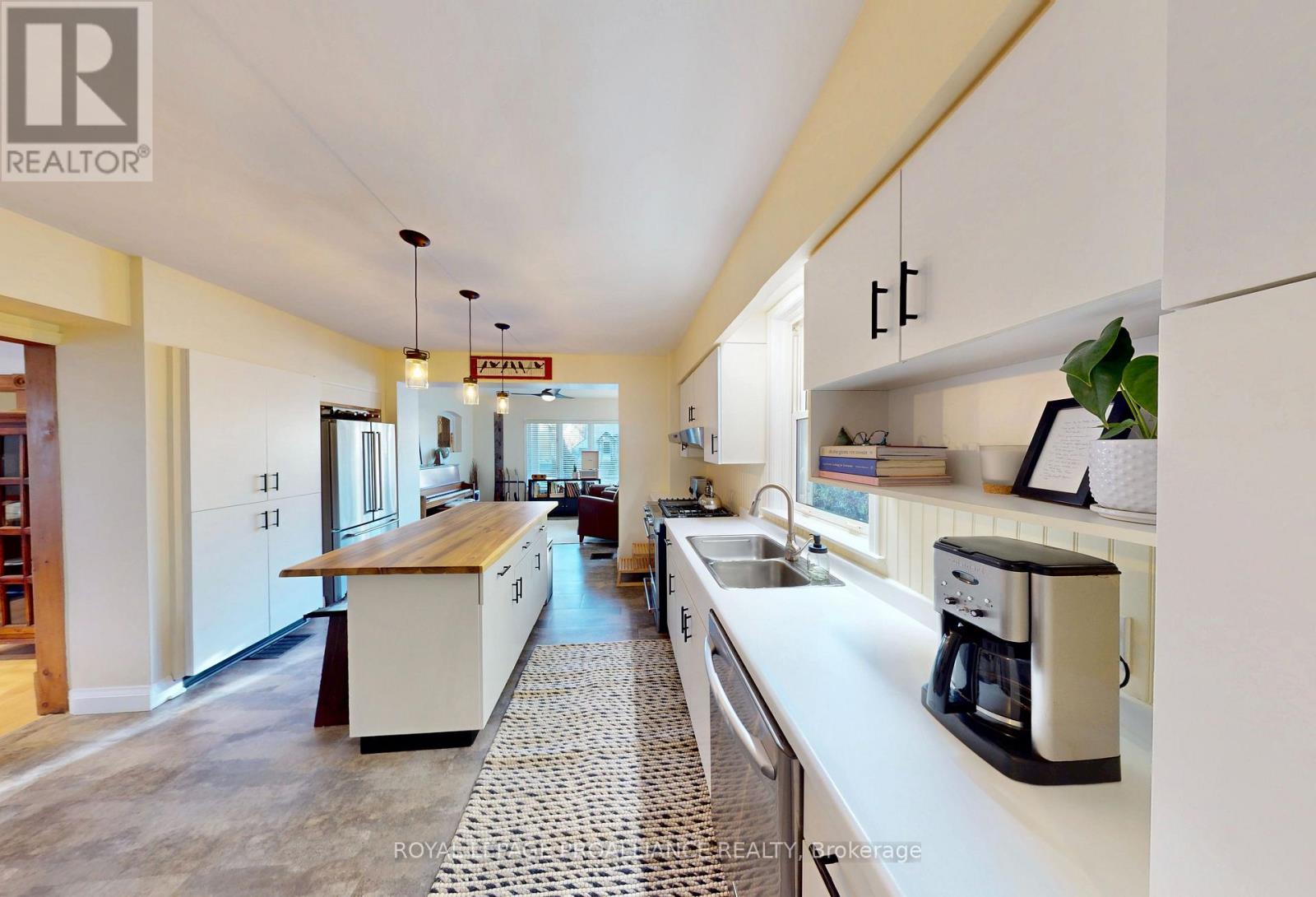 212 Foster Avenue, Belleville, Ontario K8N 3R2 - Photo 9 - X12551546