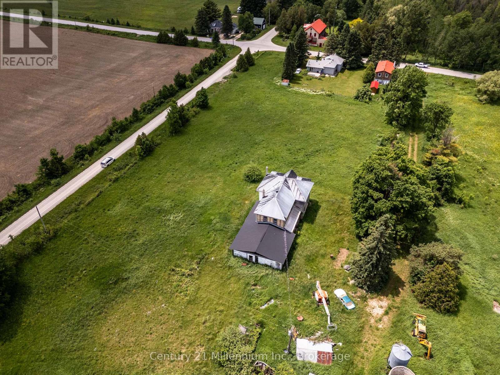 135389 Concession 8 Road, Chatsworth, Ontario N0H 1K0 - Photo 18 - X12551506