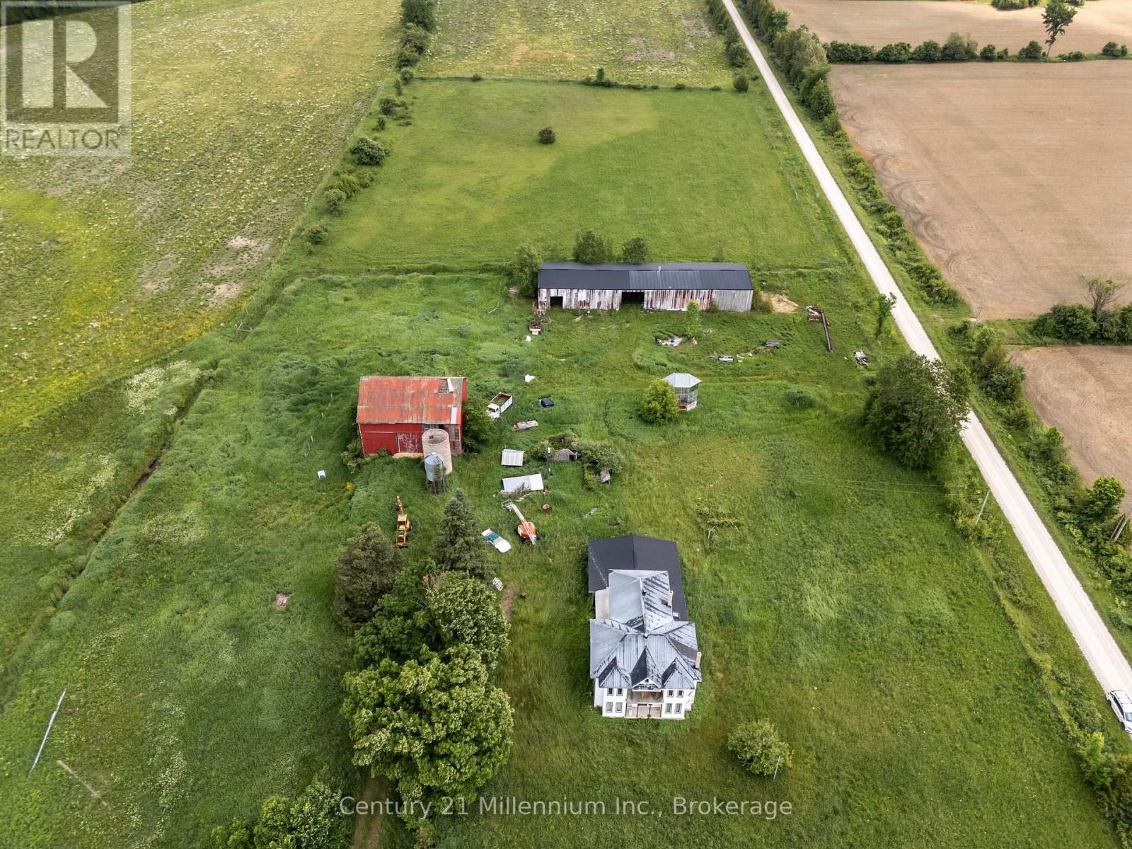 135389 Concession 8 Road, Chatsworth, Ontario N0H 1K0 - Photo 2 - X12551506