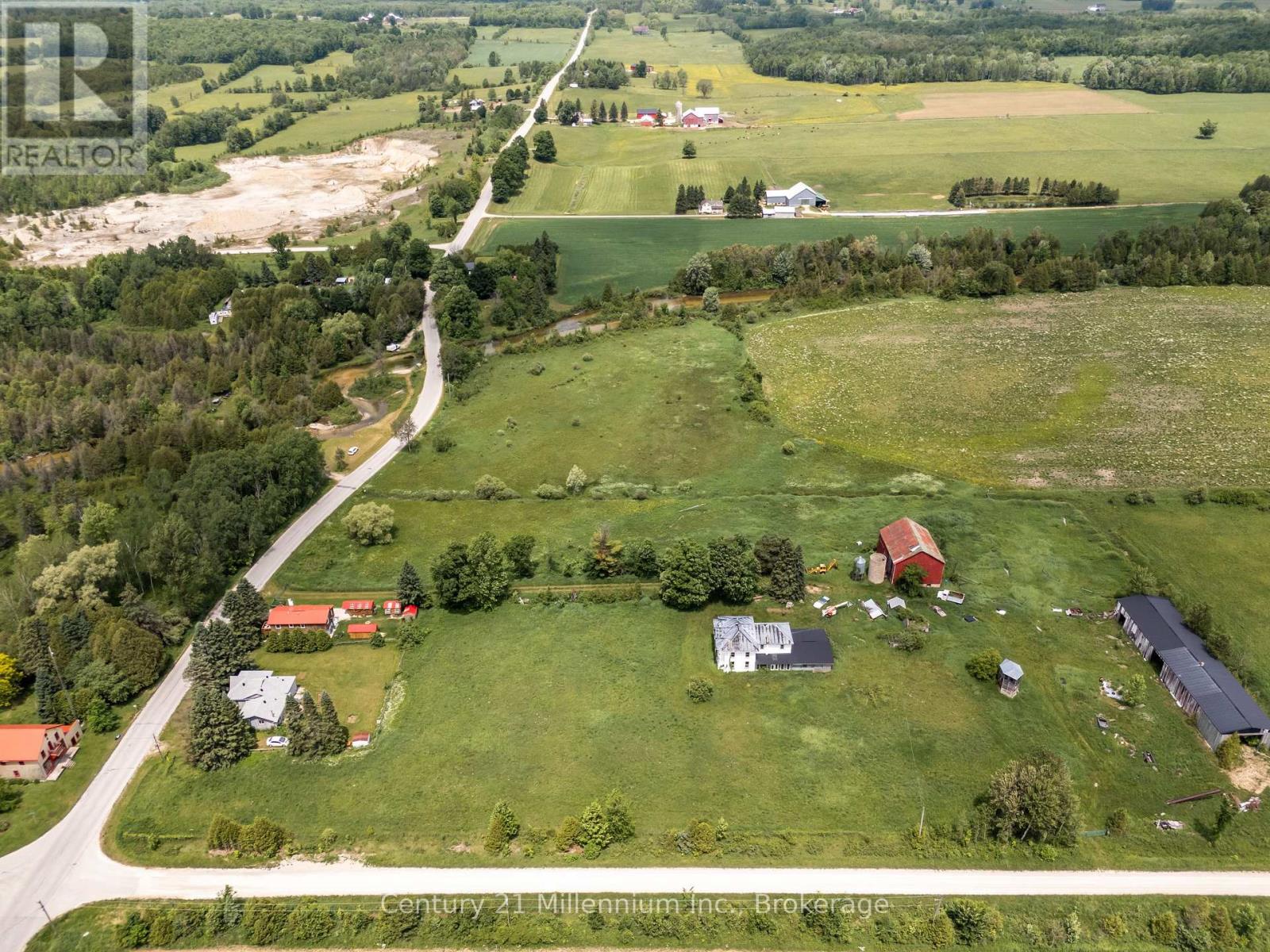 135389 Concession 8 Road, Chatsworth, Ontario N0H 1K0 - Photo 7 - X12551506